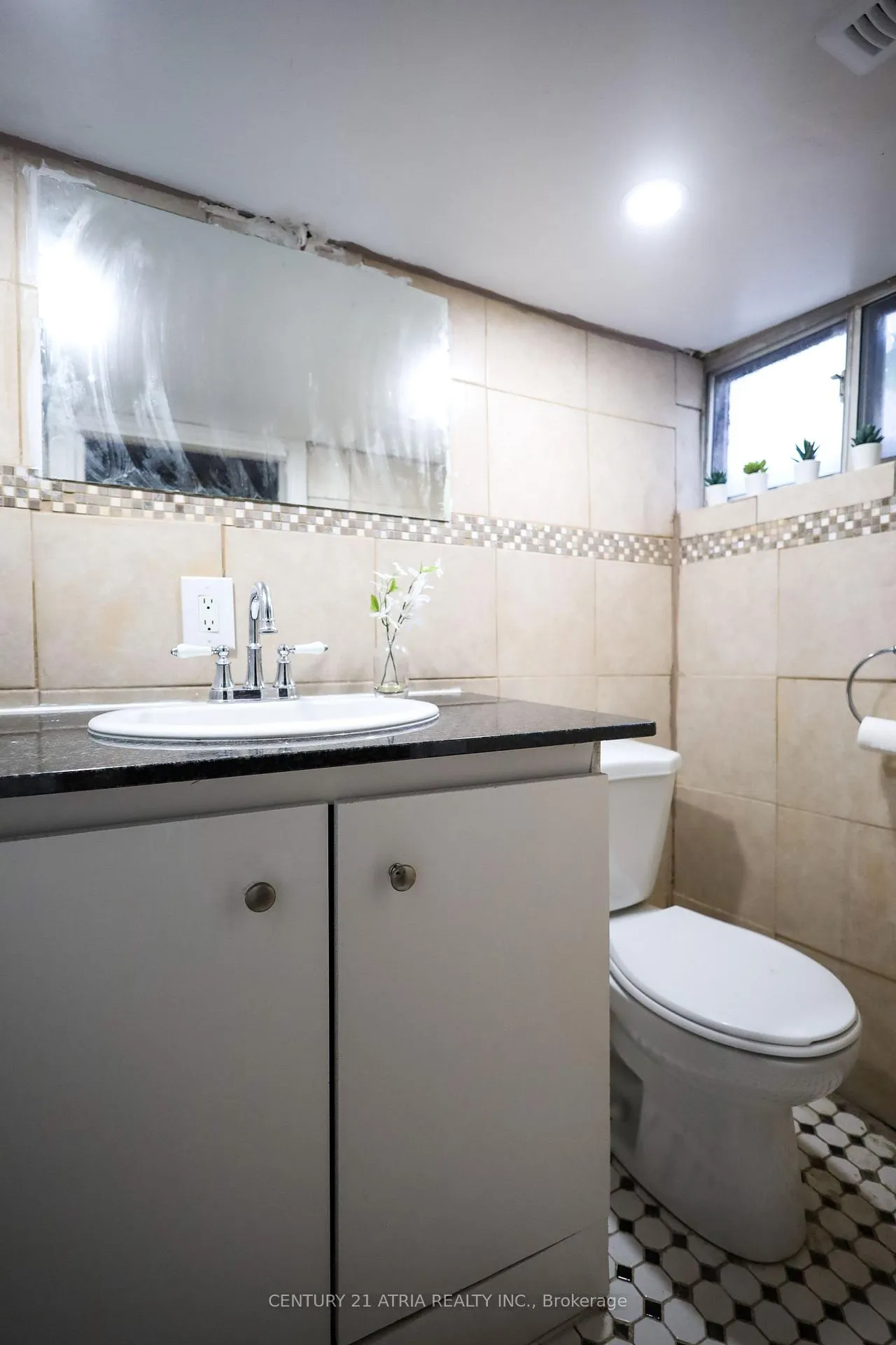 Photo 25 of 869 Pape Avenue E, Toronto, Danforth Village-East York — HOMEH