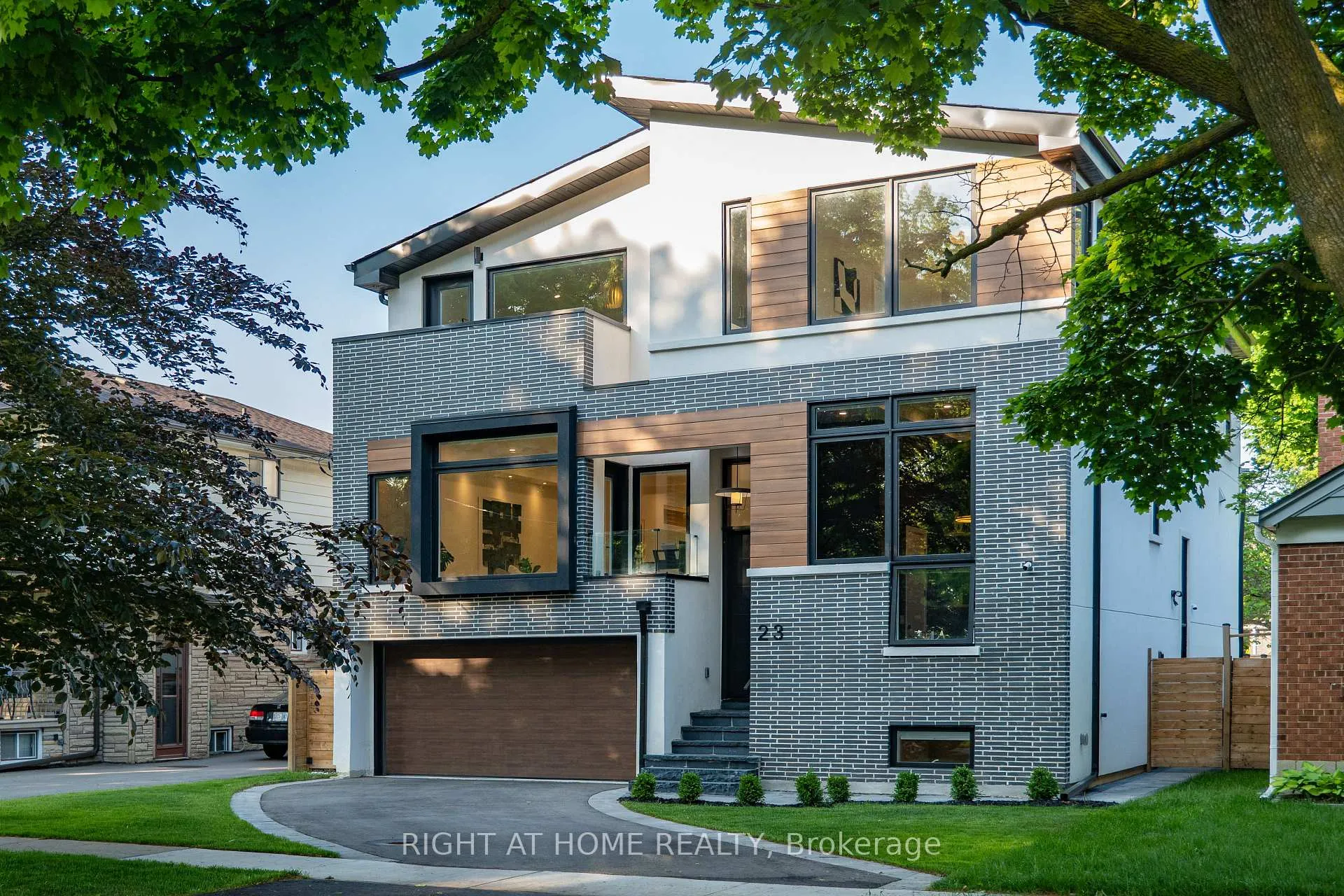 Photo 1 of 23 Chartwell Road, Etobicoke, Stonegate-Queensway — HOMEH