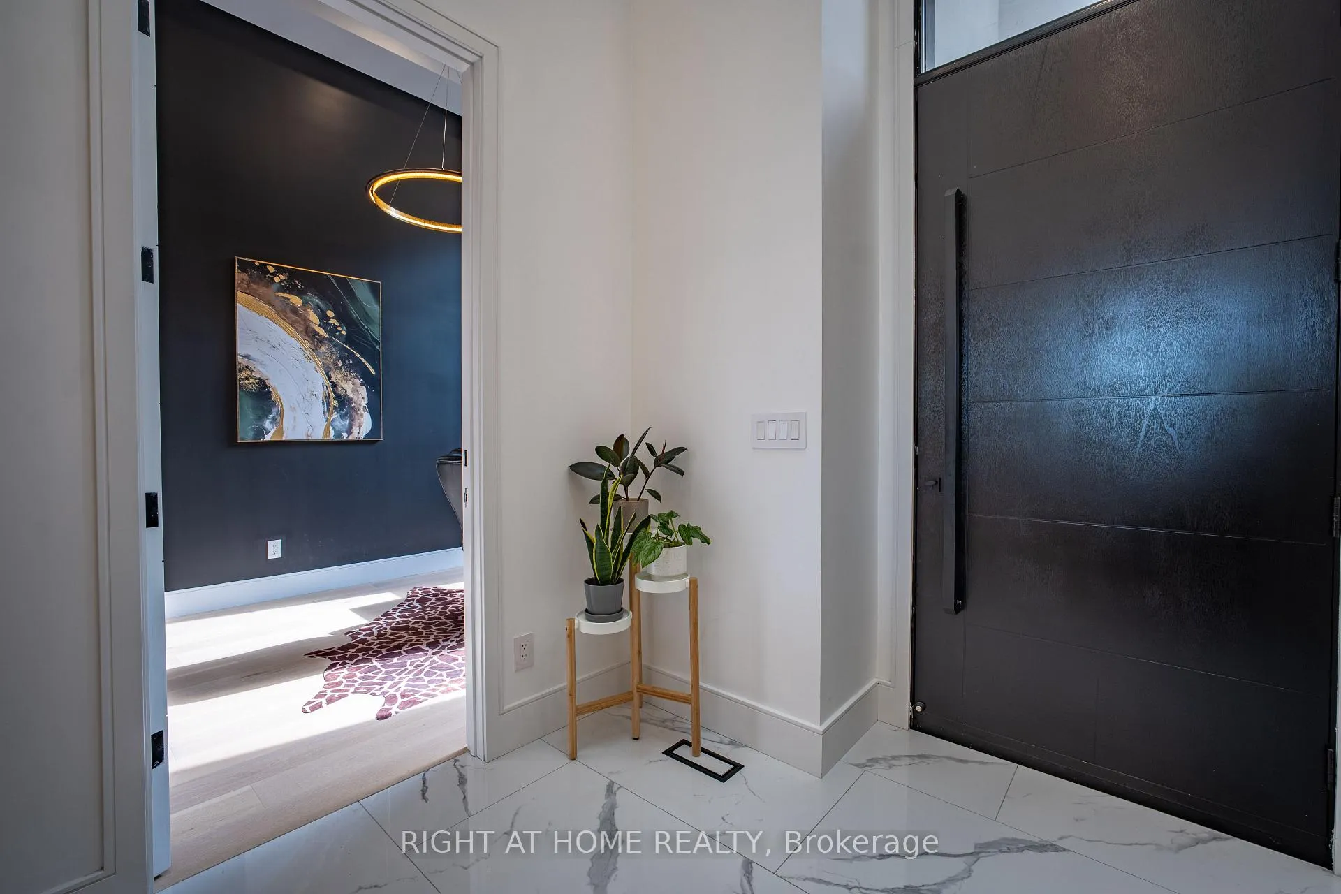 Photo 3 of 23 Chartwell Road, Etobicoke, Stonegate-Queensway — HOMEH