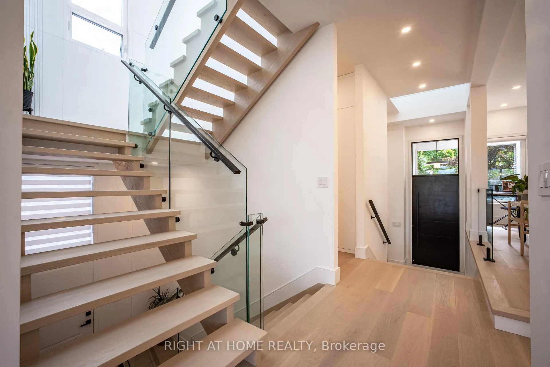 Photo 6 of 23 Chartwell Road, Etobicoke, Stonegate-Queensway — HOMEH