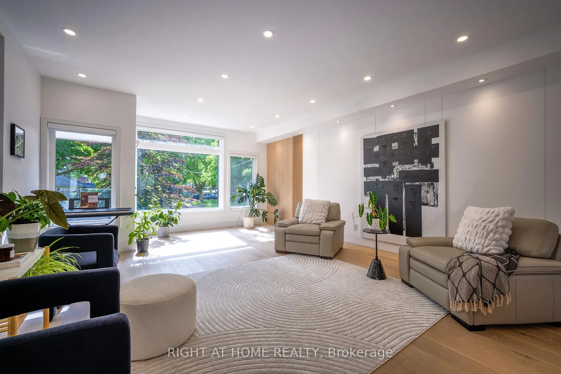Photo 7 of 23 Chartwell Road, Etobicoke, Stonegate-Queensway — HOMEH