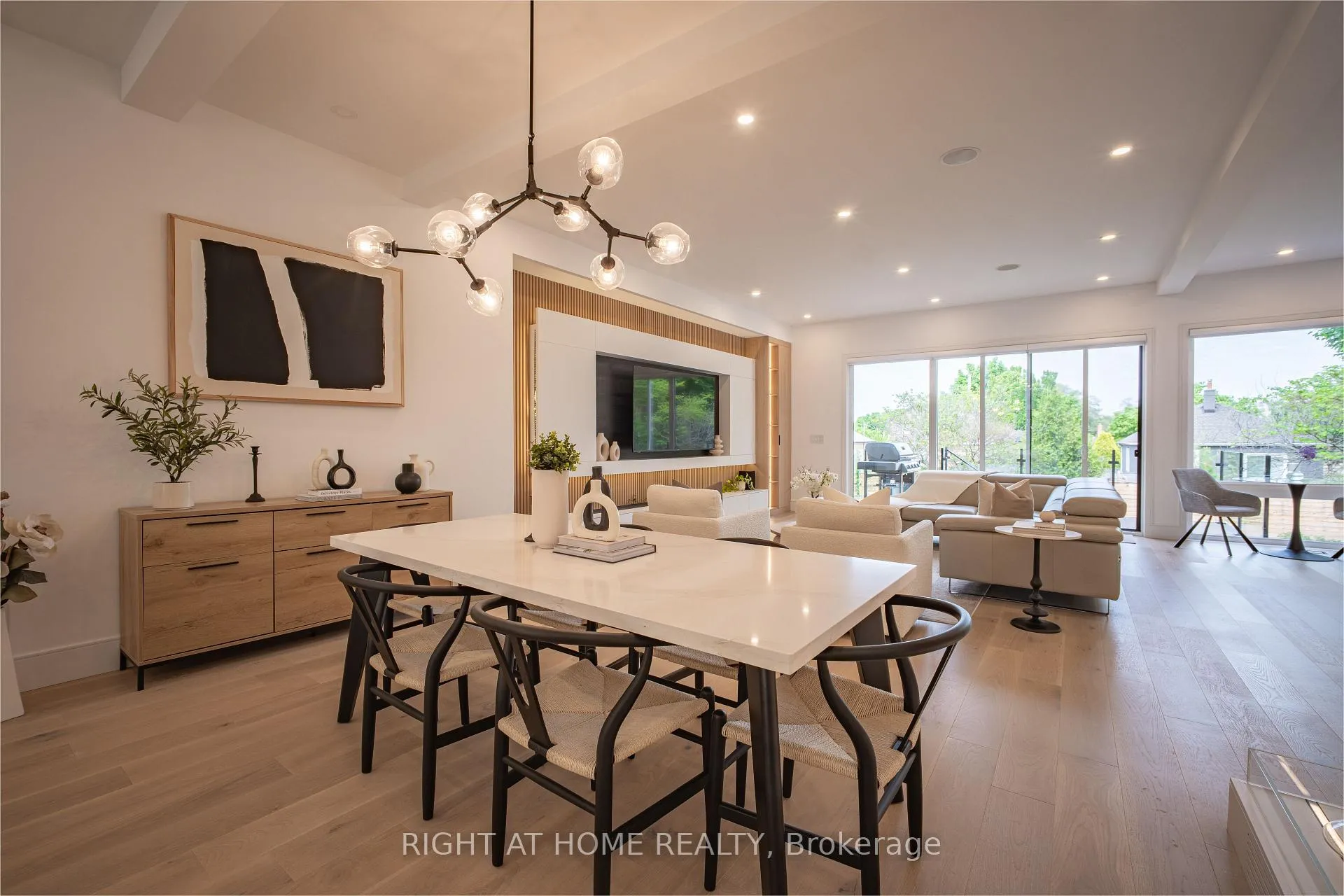 Photo 8 of 23 Chartwell Road, Etobicoke, Stonegate-Queensway — HOMEH