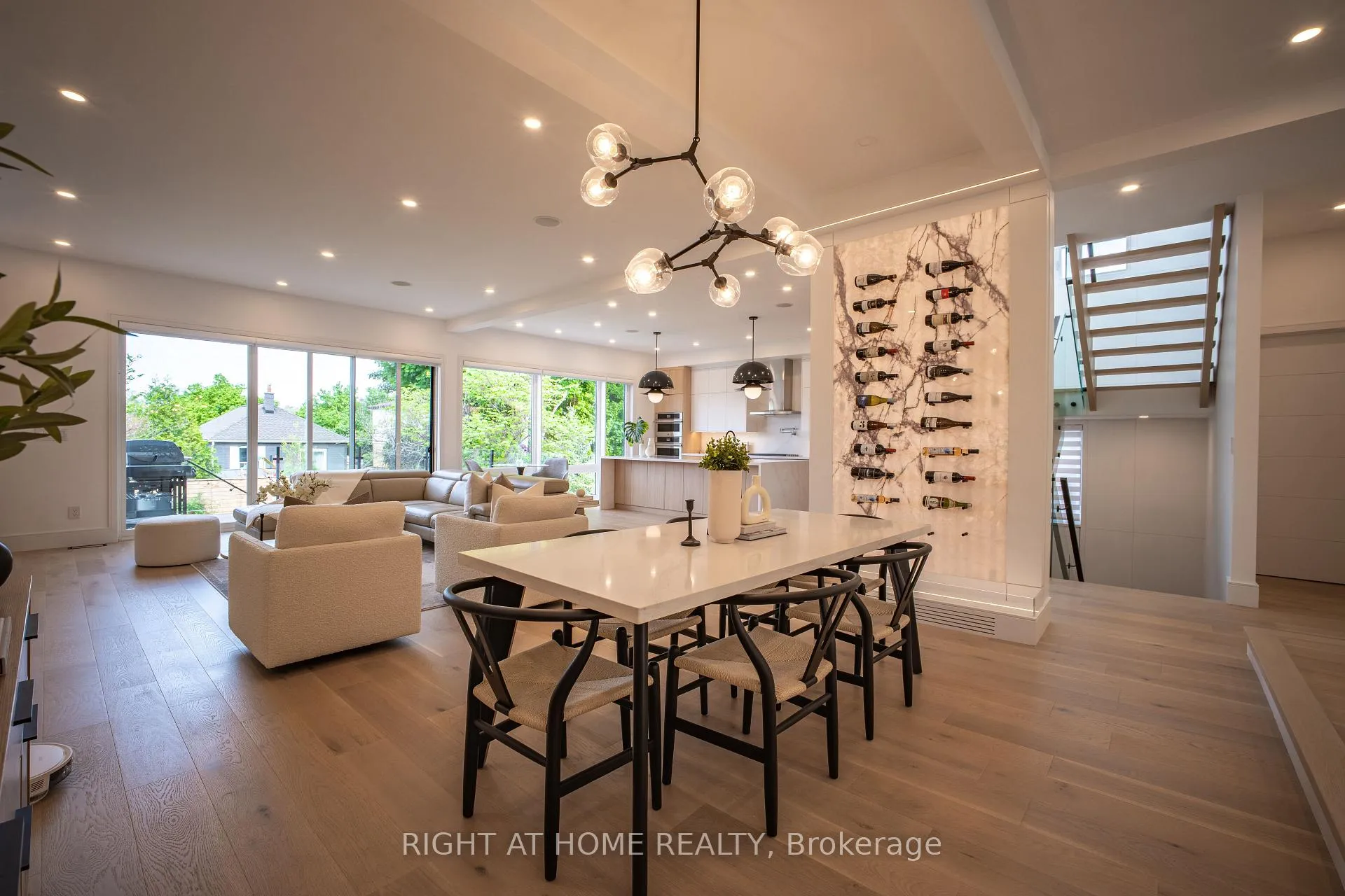 Photo 9 of 23 Chartwell Road, Etobicoke, Stonegate-Queensway — HOMEH