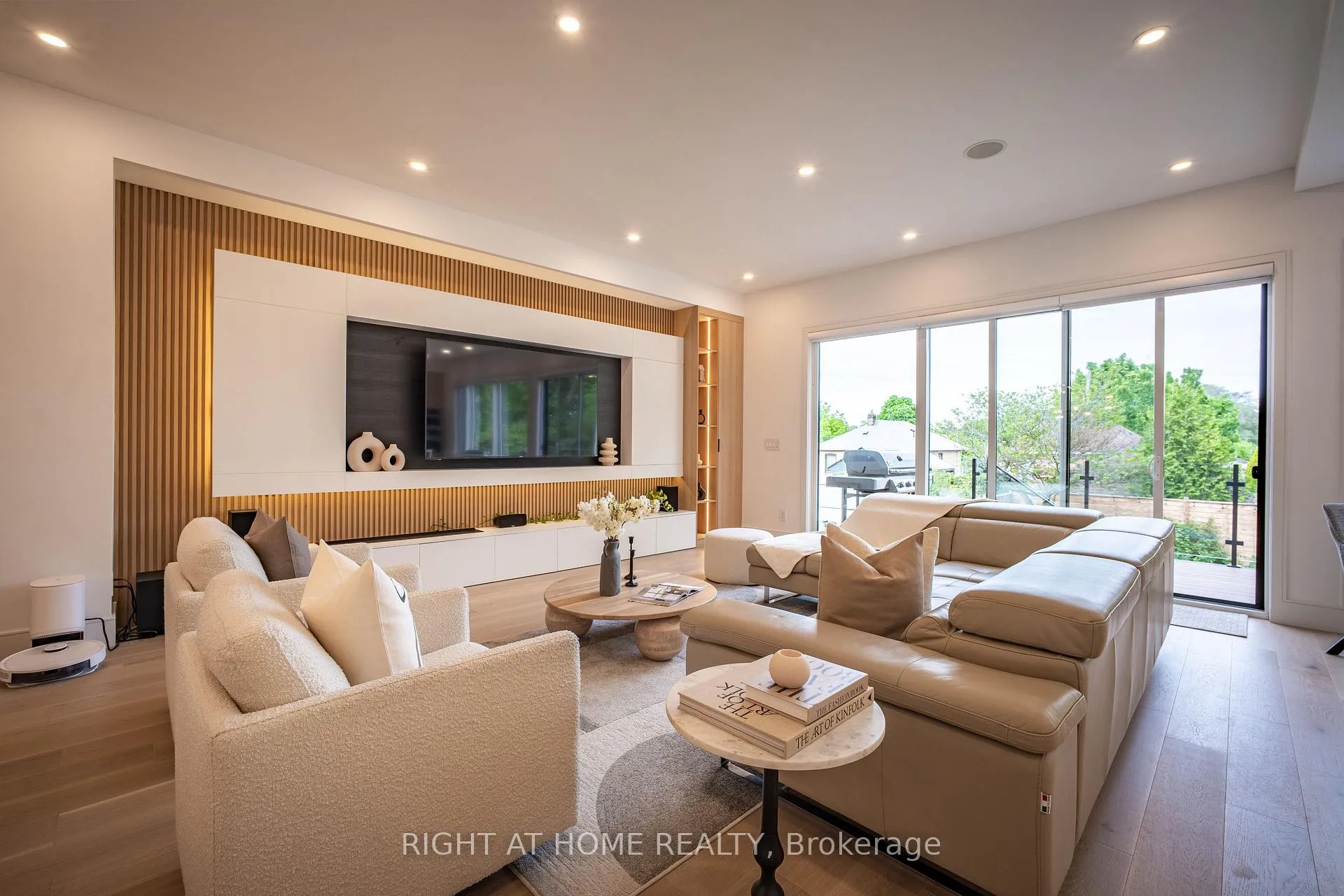 Photo 11 of 23 Chartwell Road, Etobicoke, Stonegate-Queensway — HOMEH