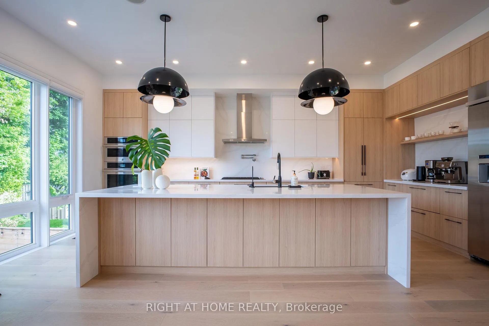 Photo 14 of 23 Chartwell Road, Etobicoke, Stonegate-Queensway — HOMEH