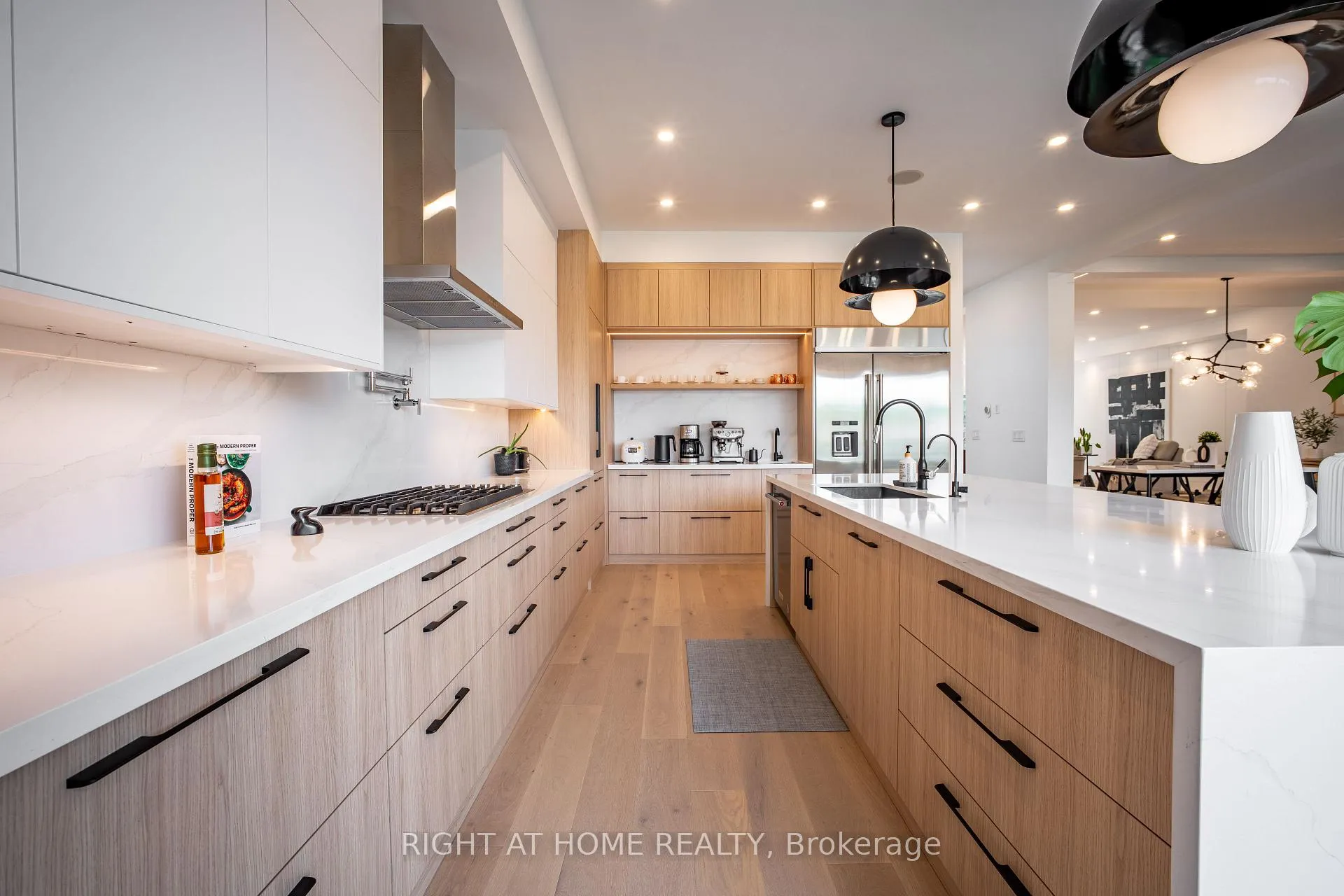 Photo 15 of 23 Chartwell Road, Etobicoke, Stonegate-Queensway — HOMEH