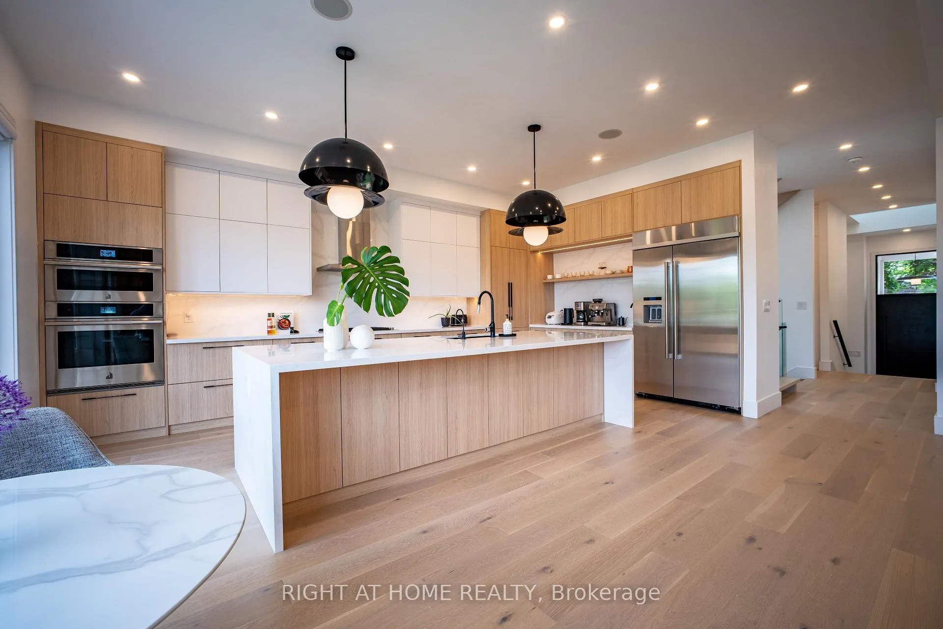 Photo 16 of 23 Chartwell Road, Etobicoke, Stonegate-Queensway — HOMEH