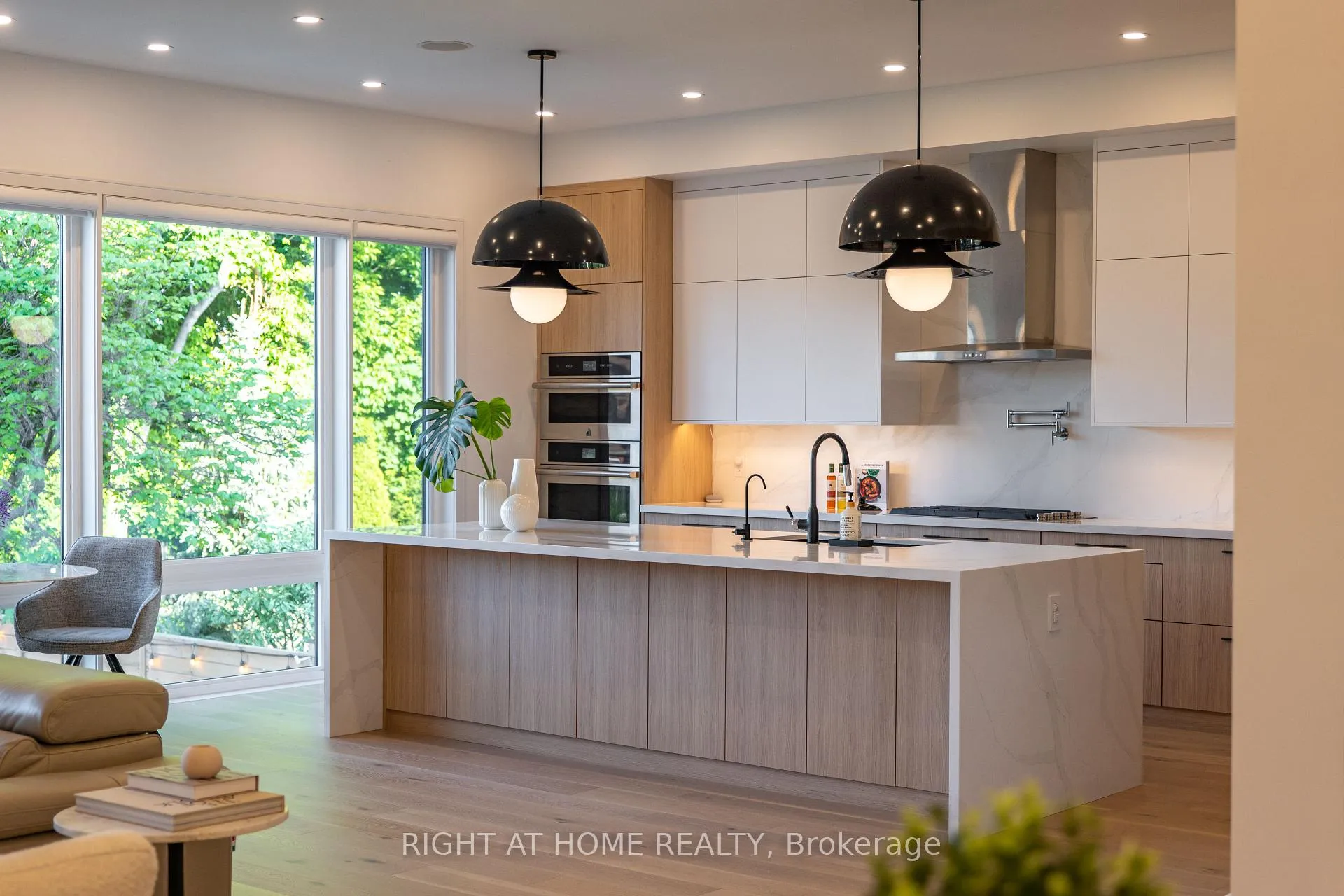 Photo 17 of 23 Chartwell Road, Etobicoke, Stonegate-Queensway — HOMEH