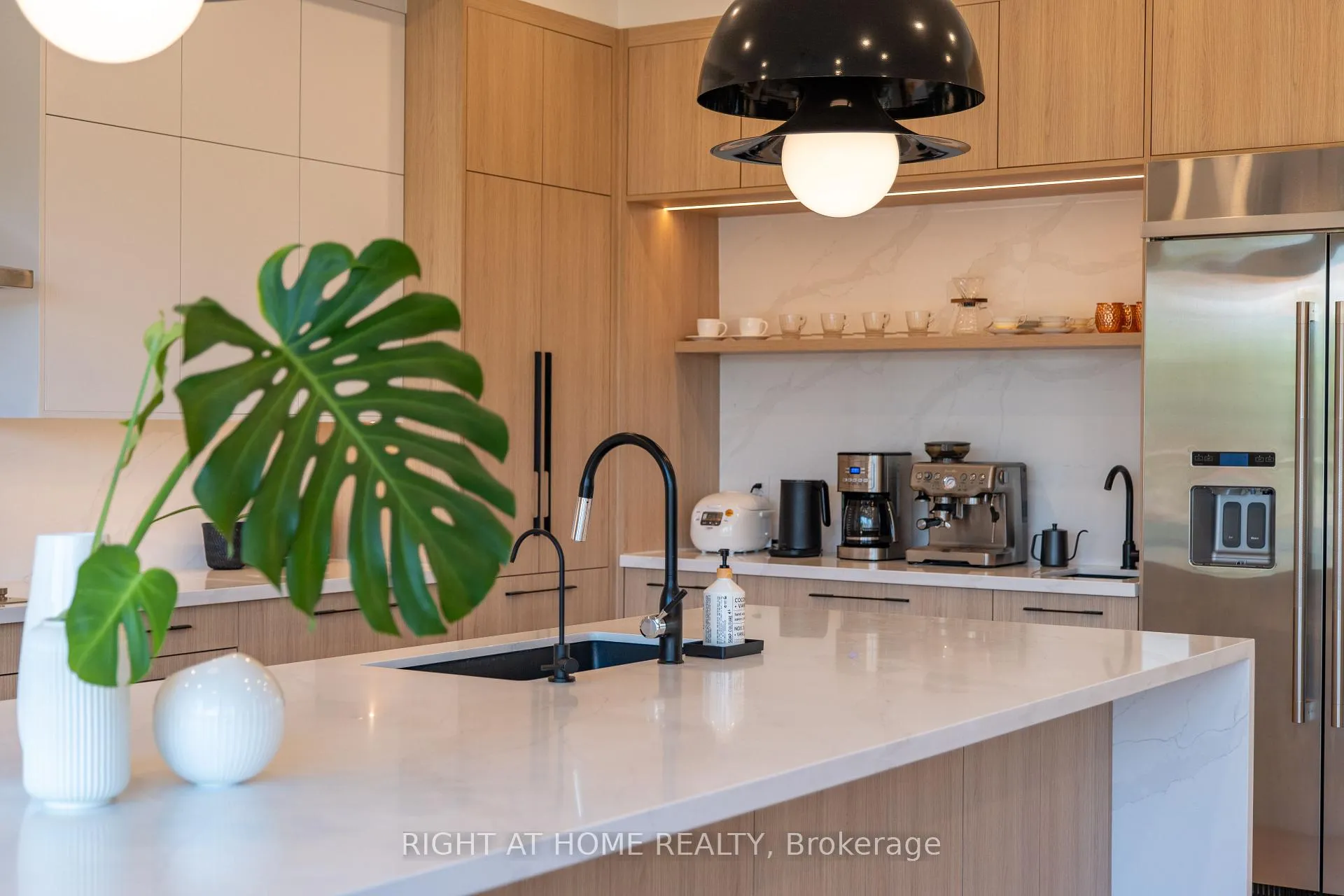Photo 18 of 23 Chartwell Road, Etobicoke, Stonegate-Queensway — HOMEH