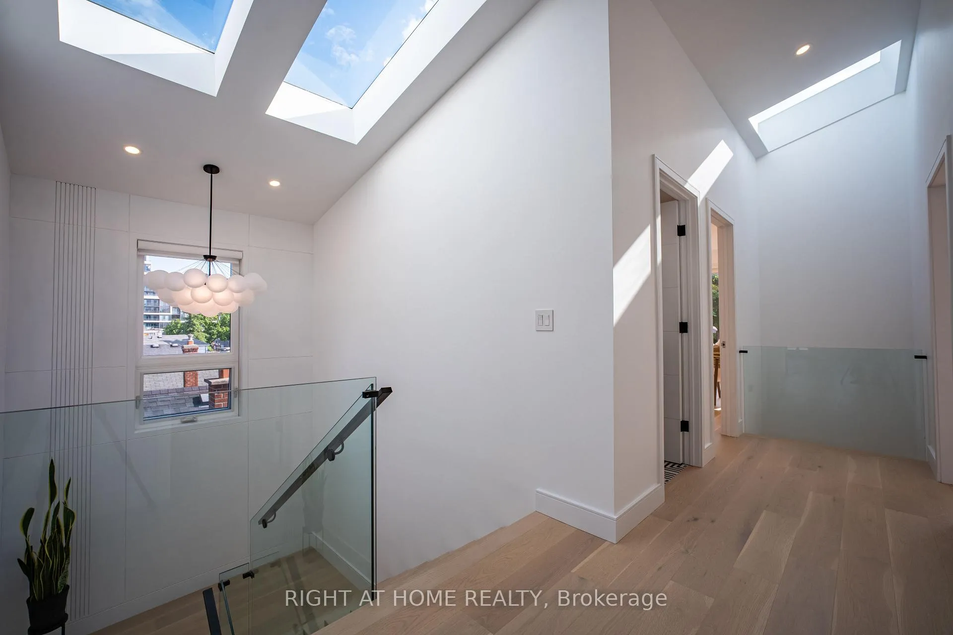 Photo 20 of 23 Chartwell Road, Etobicoke, Stonegate-Queensway — HOMEH