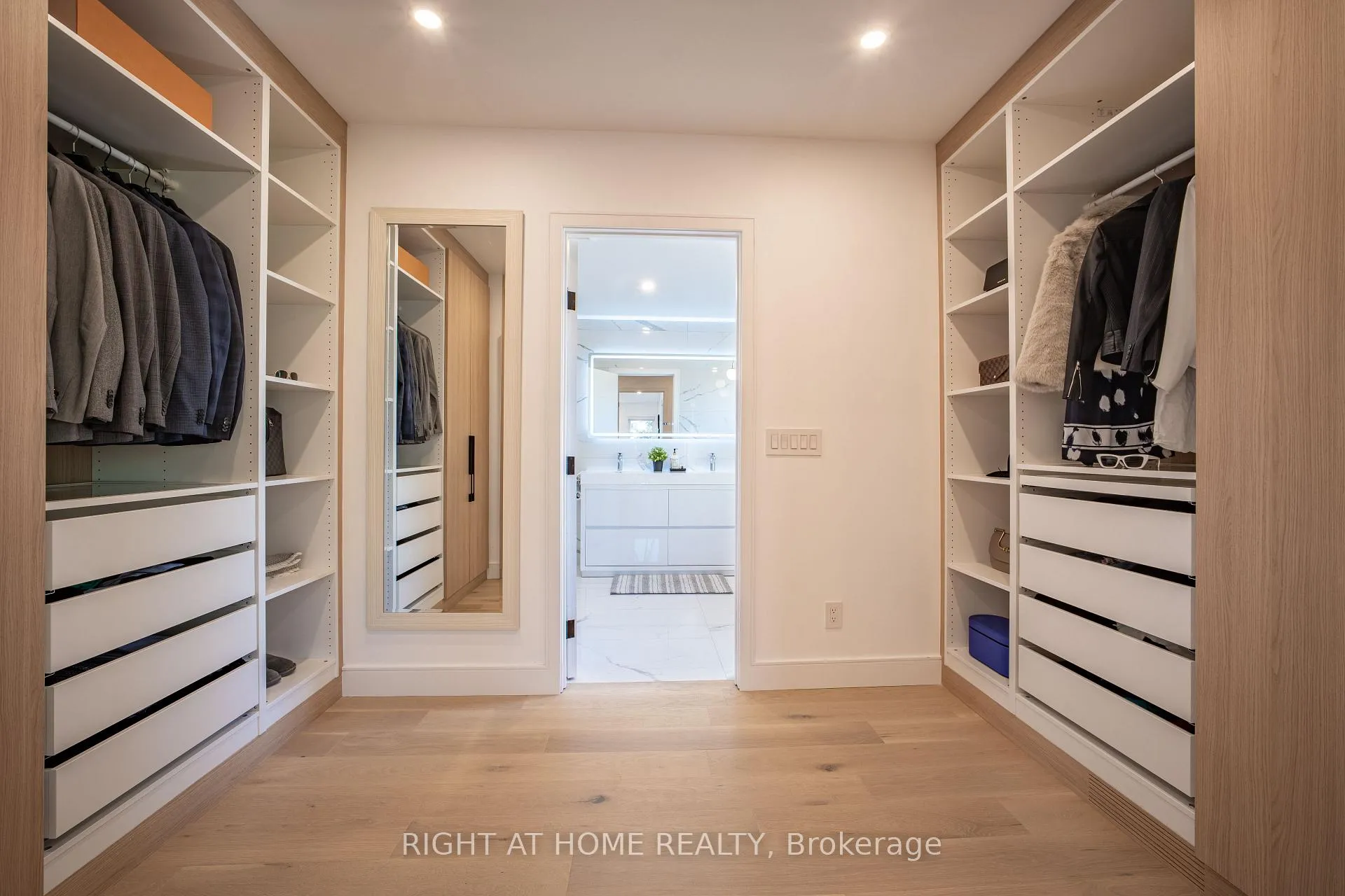 Photo 25 of 23 Chartwell Road, Etobicoke, Stonegate-Queensway — HOMEH