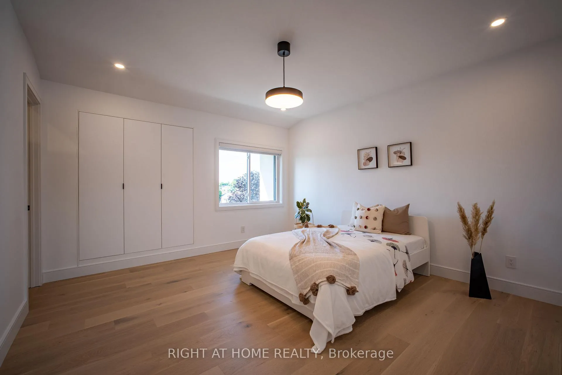 Photo 30 of 23 Chartwell Road, Etobicoke, Stonegate-Queensway — HOMEH