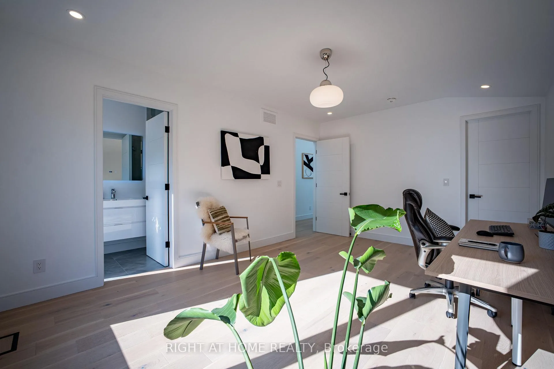Photo 32 of 23 Chartwell Road, Etobicoke, Stonegate-Queensway — HOMEH