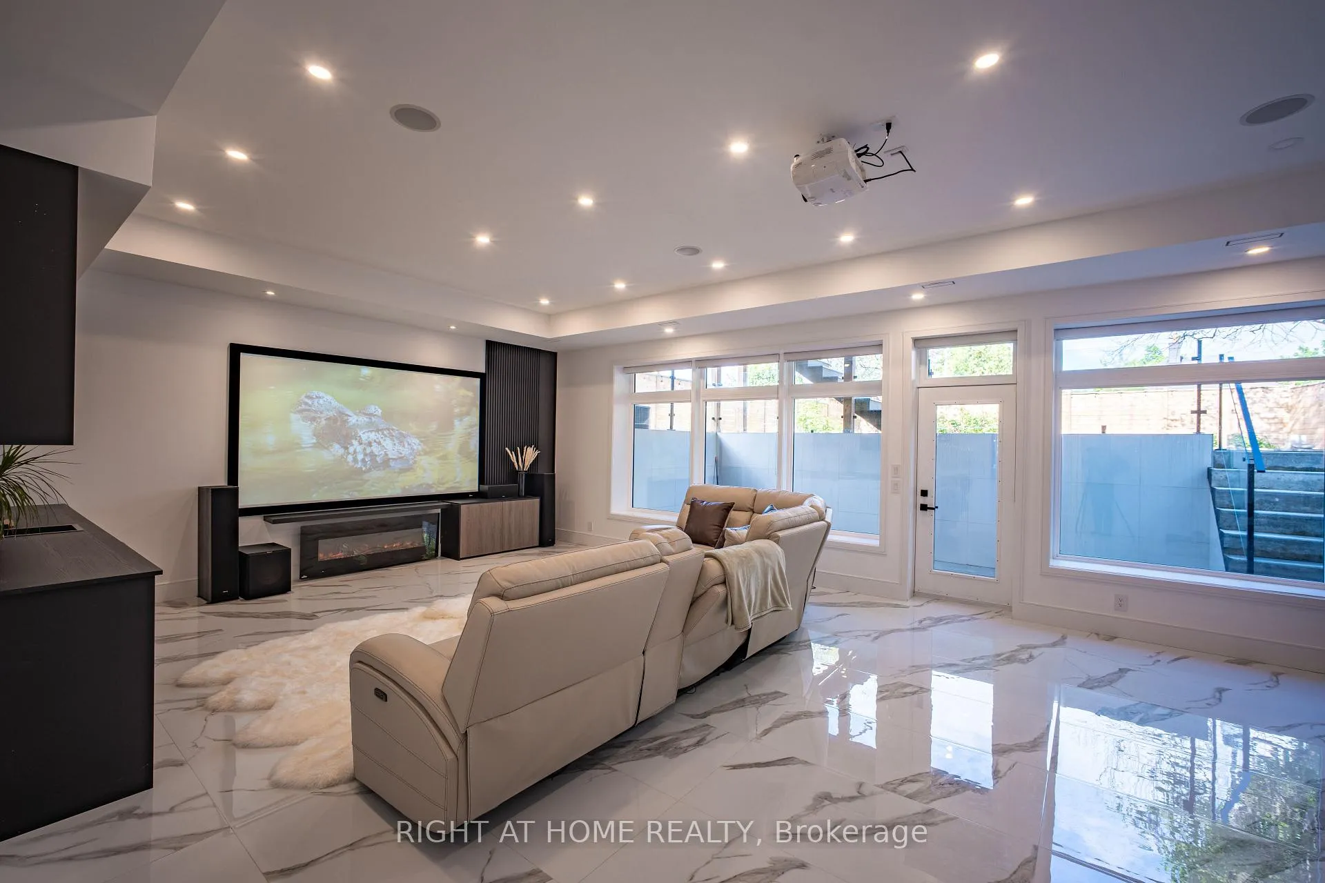 Photo 34 of 23 Chartwell Road, Etobicoke, Stonegate-Queensway — HOMEH