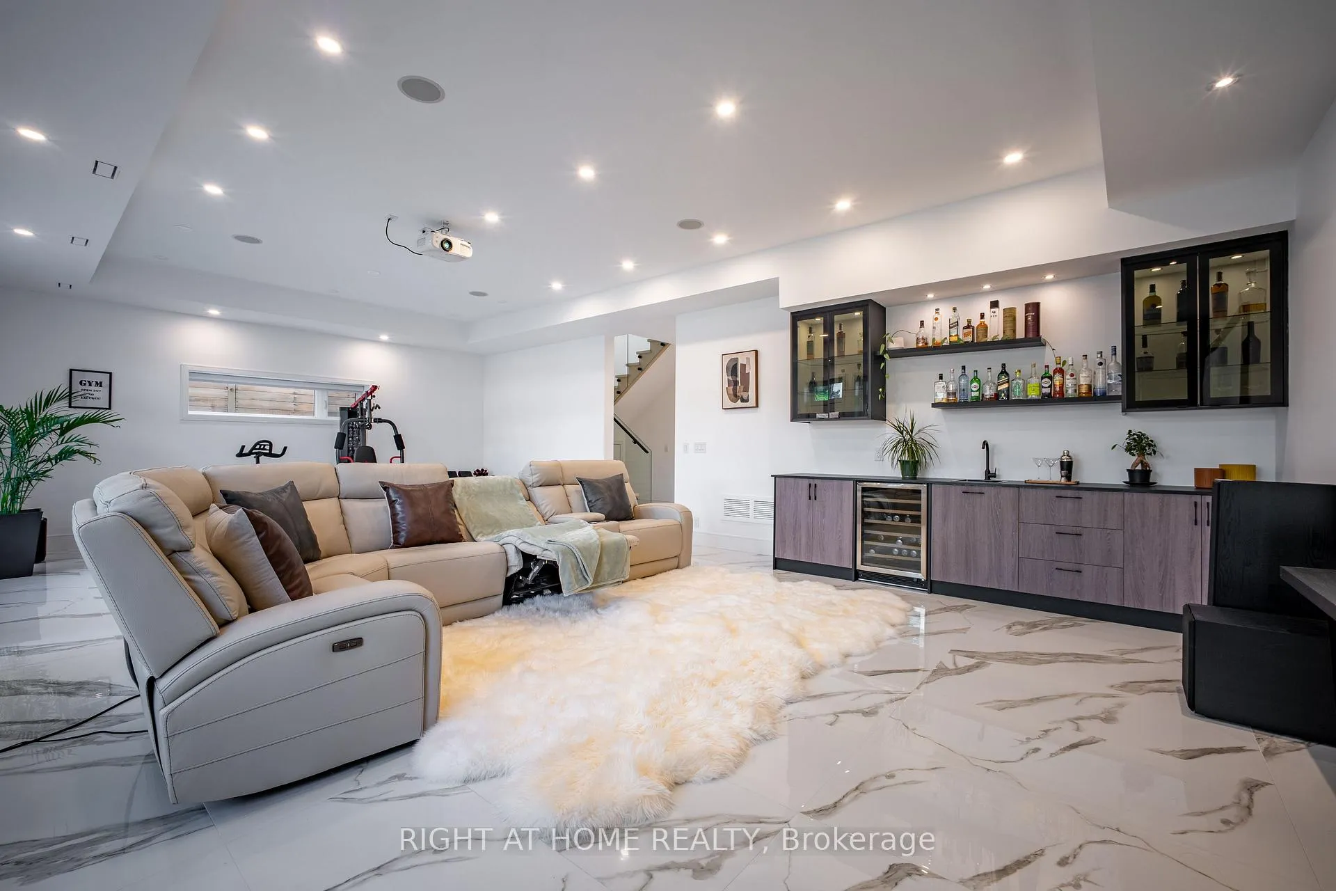 Photo 35 of 23 Chartwell Road, Etobicoke, Stonegate-Queensway — HOMEH