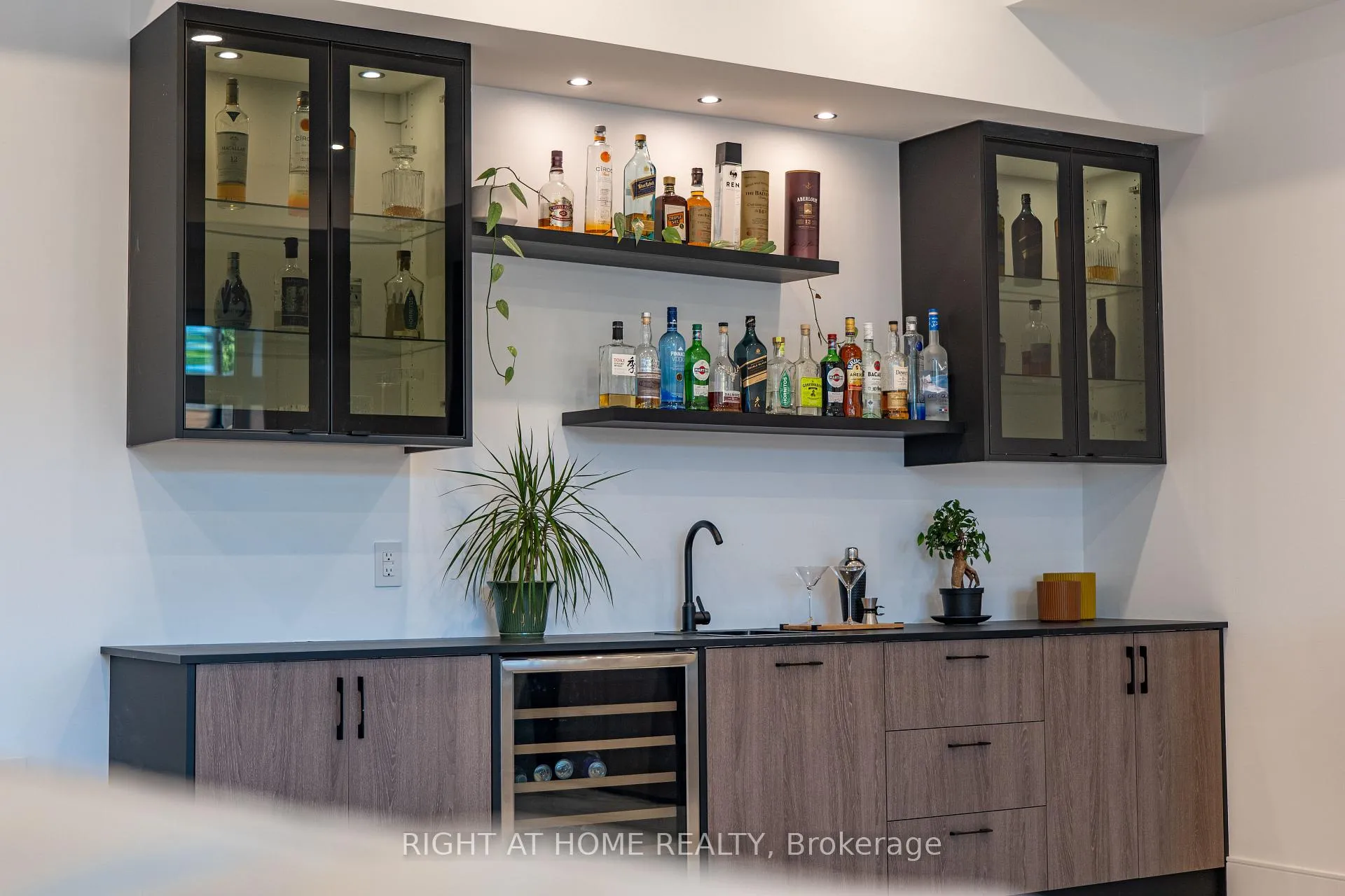 Photo 36 of 23 Chartwell Road, Etobicoke, Stonegate-Queensway — HOMEH