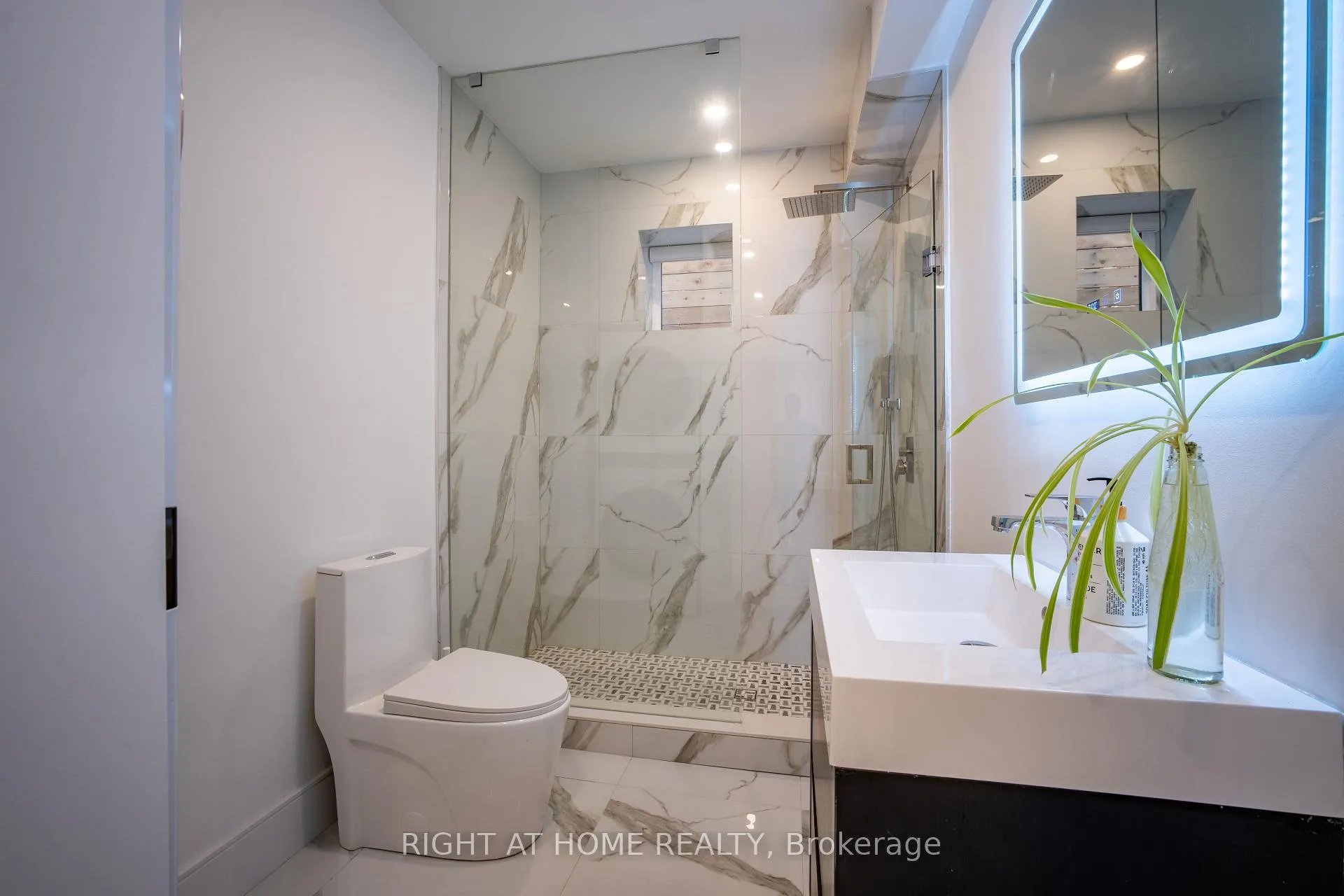 Photo 38 of 23 Chartwell Road, Etobicoke, Stonegate-Queensway — HOMEH