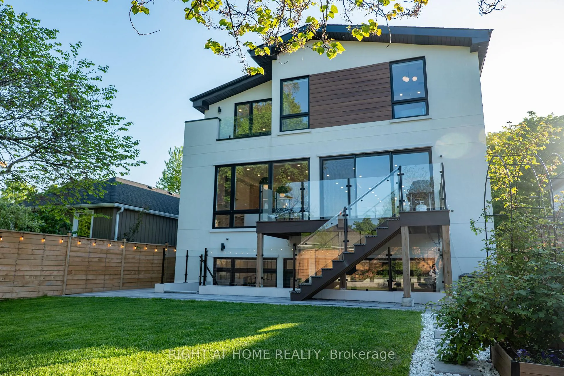 Photo 40 of 23 Chartwell Road, Etobicoke, Stonegate-Queensway — HOMEH