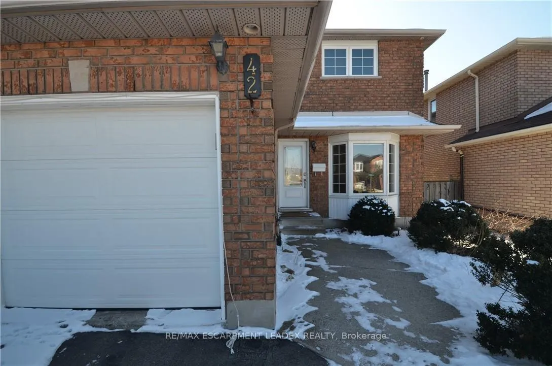 Photo 2 of 42 Beaverton Drive, Hamilton, Rushdale — HOMEH