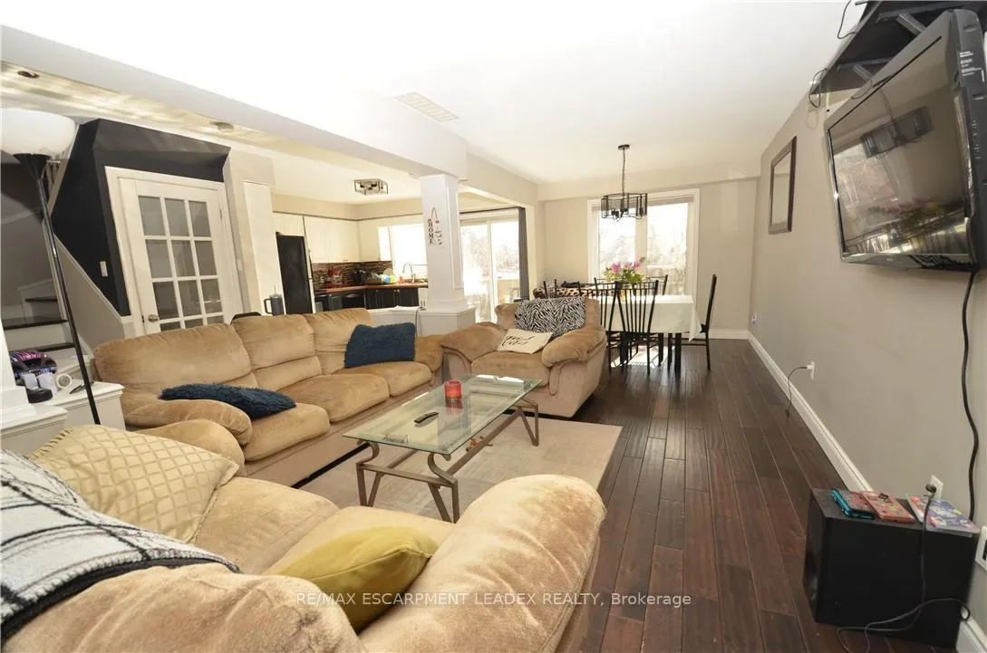 Photo 3 of 42 Beaverton Drive, Hamilton, Rushdale — HOMEH