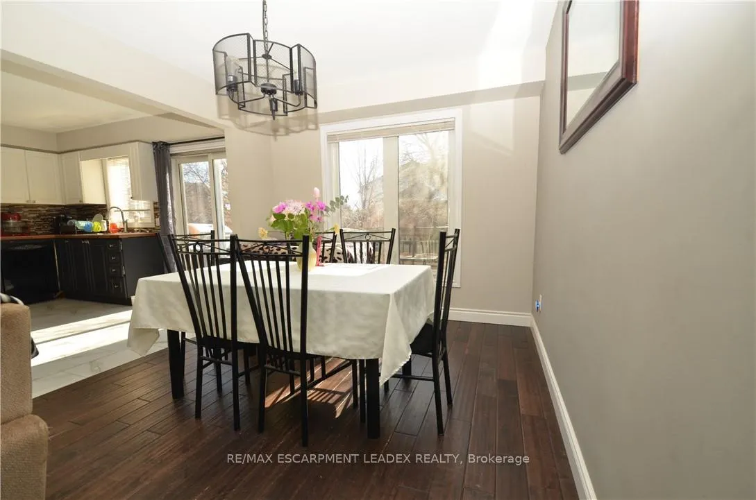 Photo 4 of 42 Beaverton Drive, Hamilton, Rushdale — HOMEH