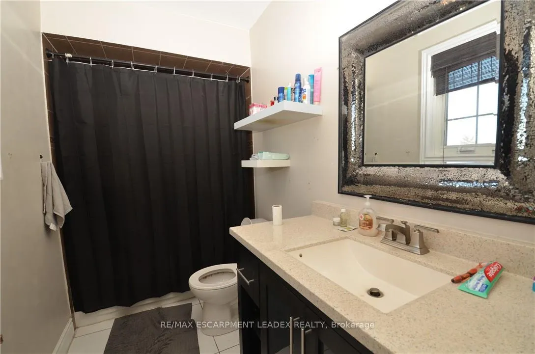 Photo 10 of 42 Beaverton Drive, Hamilton, Rushdale — HOMEH
