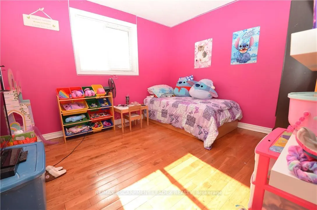 Photo 11 of 42 Beaverton Drive, Hamilton, Rushdale — HOMEH
