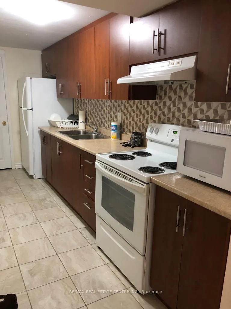Photo 2 of Unit Bsmt, 316 Holmes Crescent, Milton, Scott — HOMEH