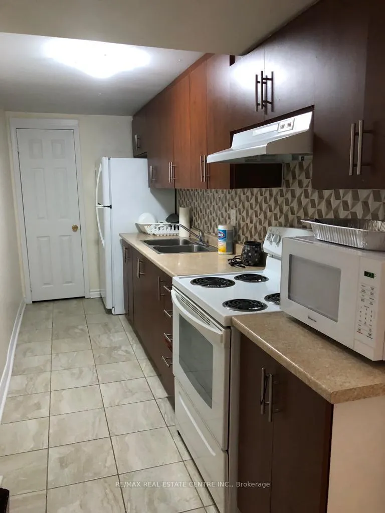 Photo 7 of Unit Bsmt, 316 Holmes Crescent, Milton, Scott — HOMEH