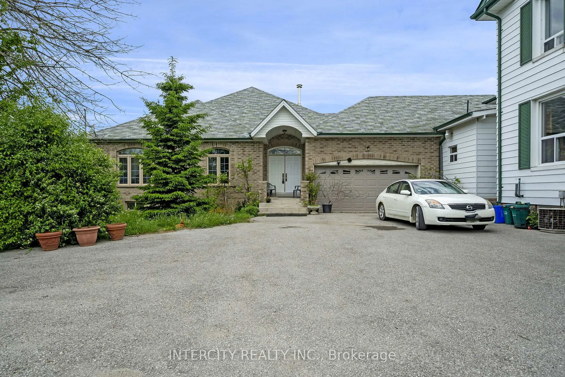 Front of 3280 19th Side Road
