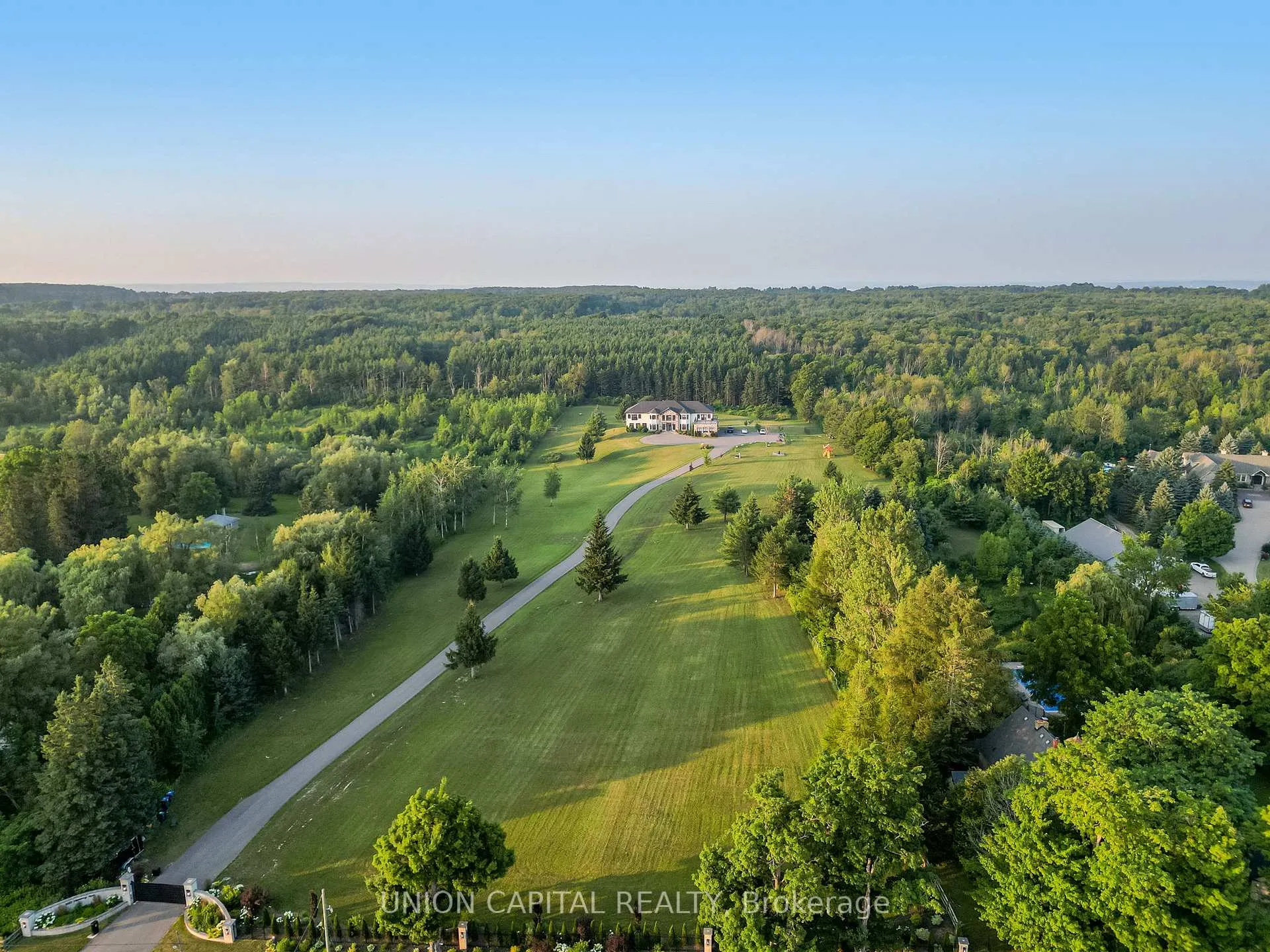 Photo 4 of 16033 Mississauga Road, Caledon, Rural Caledon — HOMEH