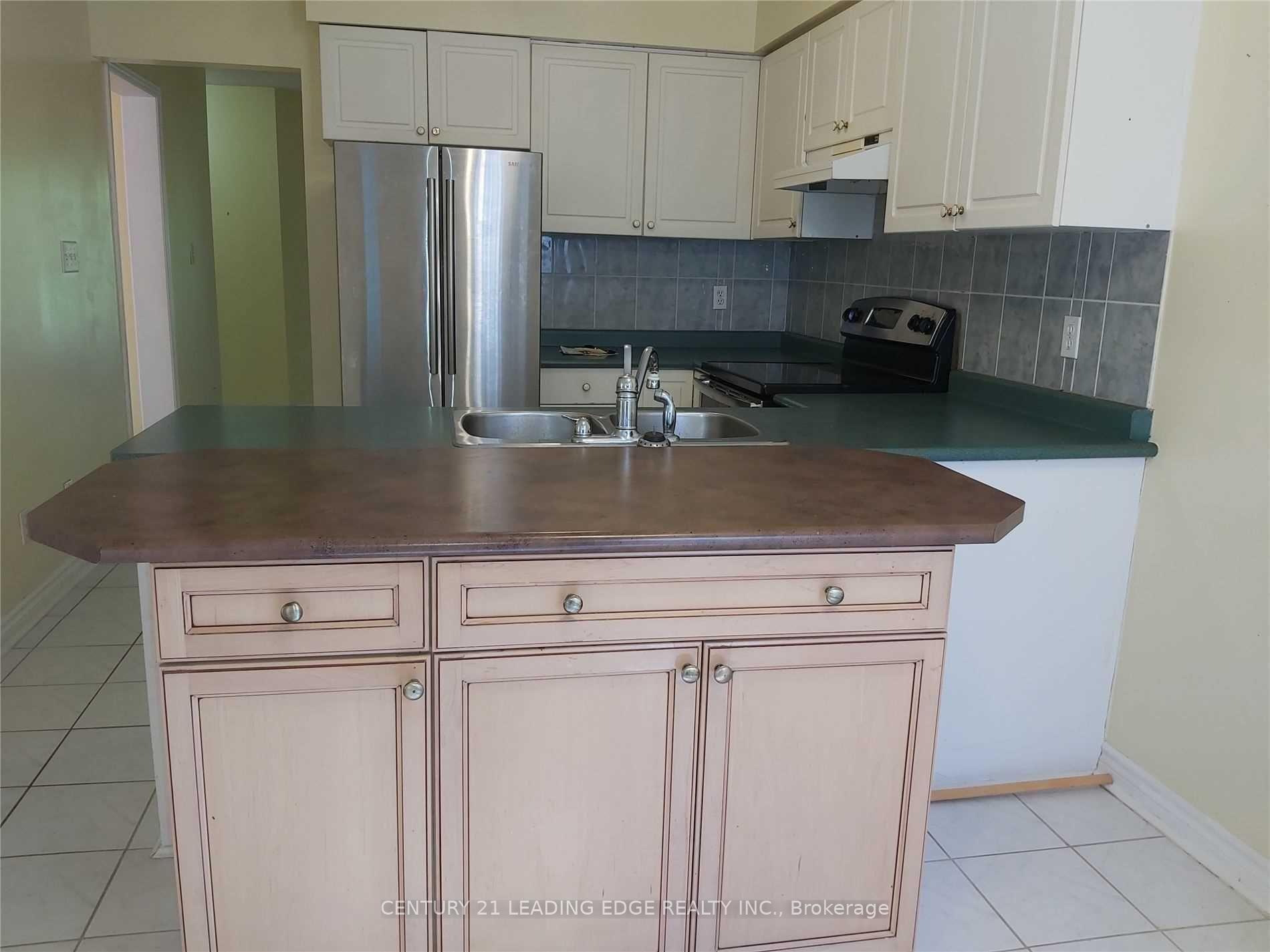 Photo 2 of 39 Stagemaster Crescent, Clarington, Courtice — HOMEH