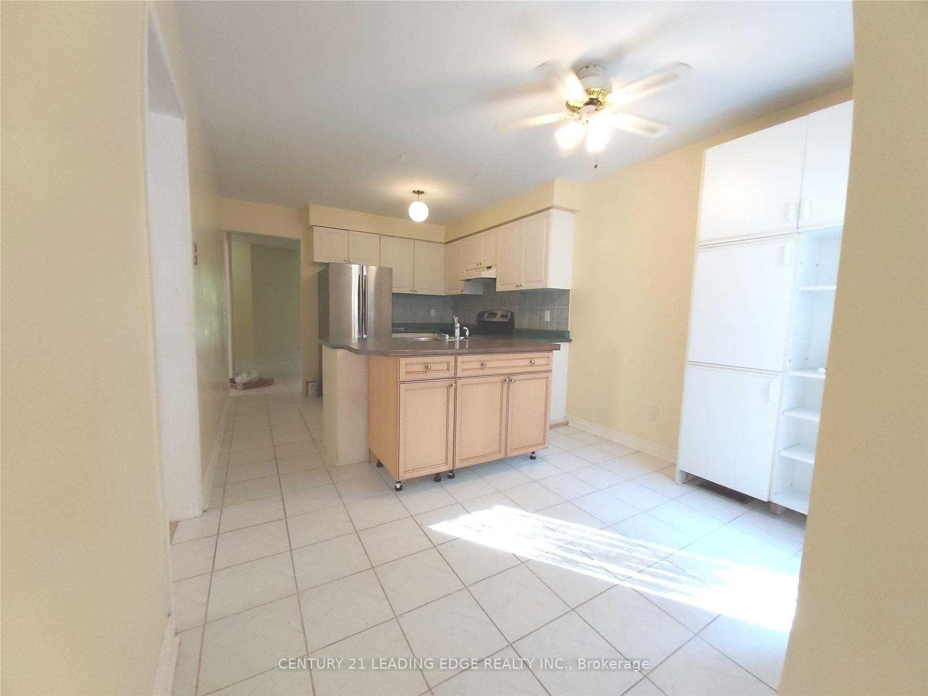 Photo 3 of 39 Stagemaster Crescent, Clarington, Courtice — HOMEH