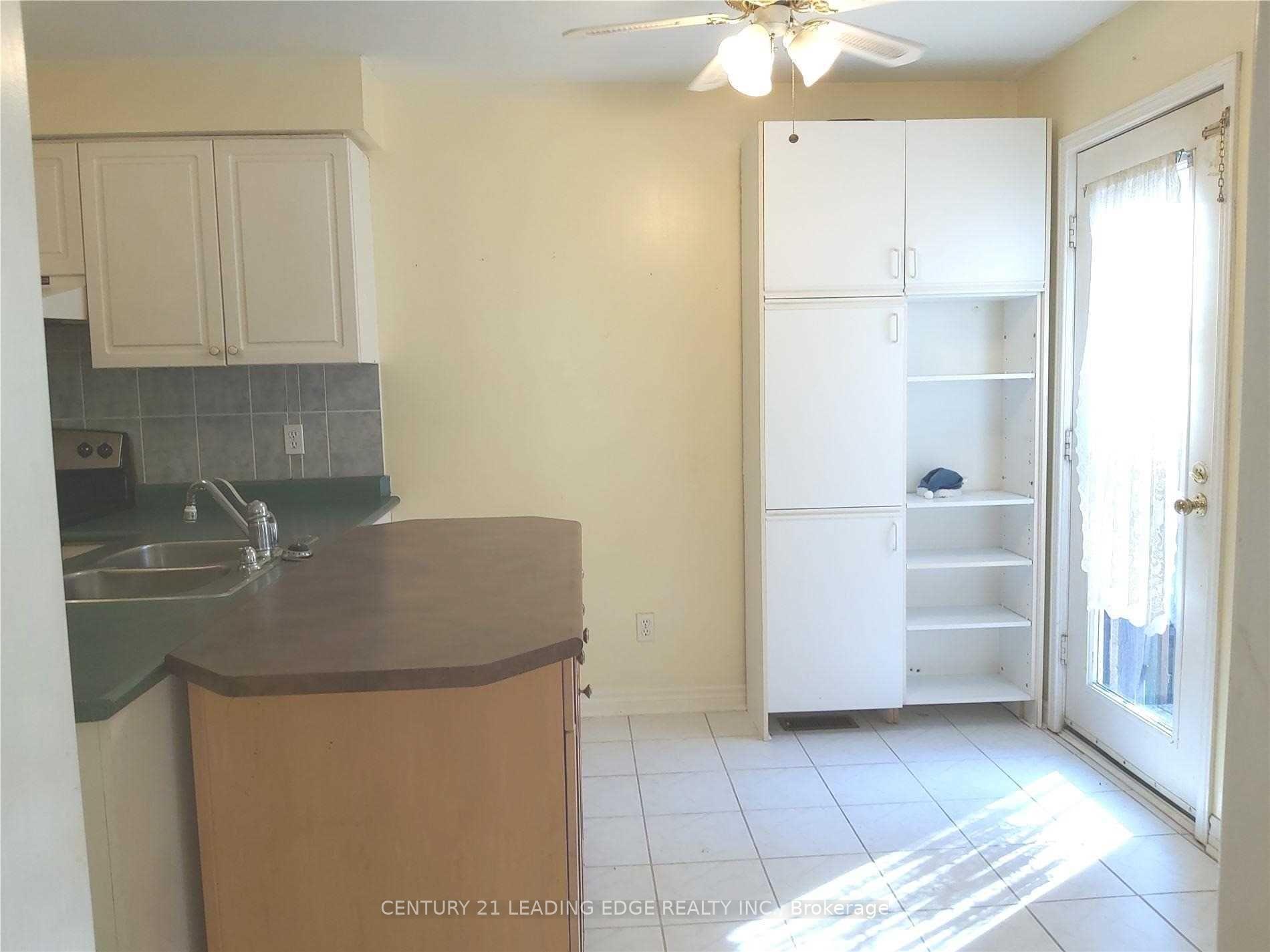 Photo 4 of 39 Stagemaster Crescent, Clarington, Courtice — HOMEH
