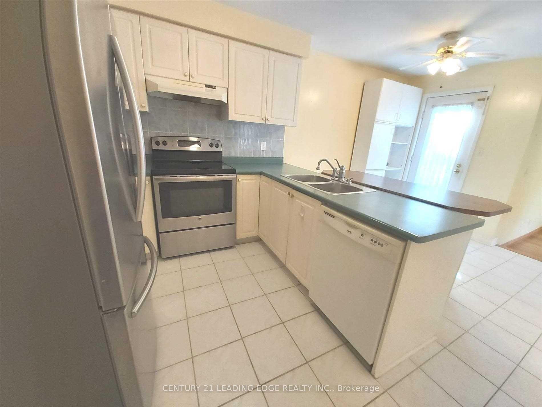 Photo 5 of 39 Stagemaster Crescent, Clarington, Courtice — HOMEH