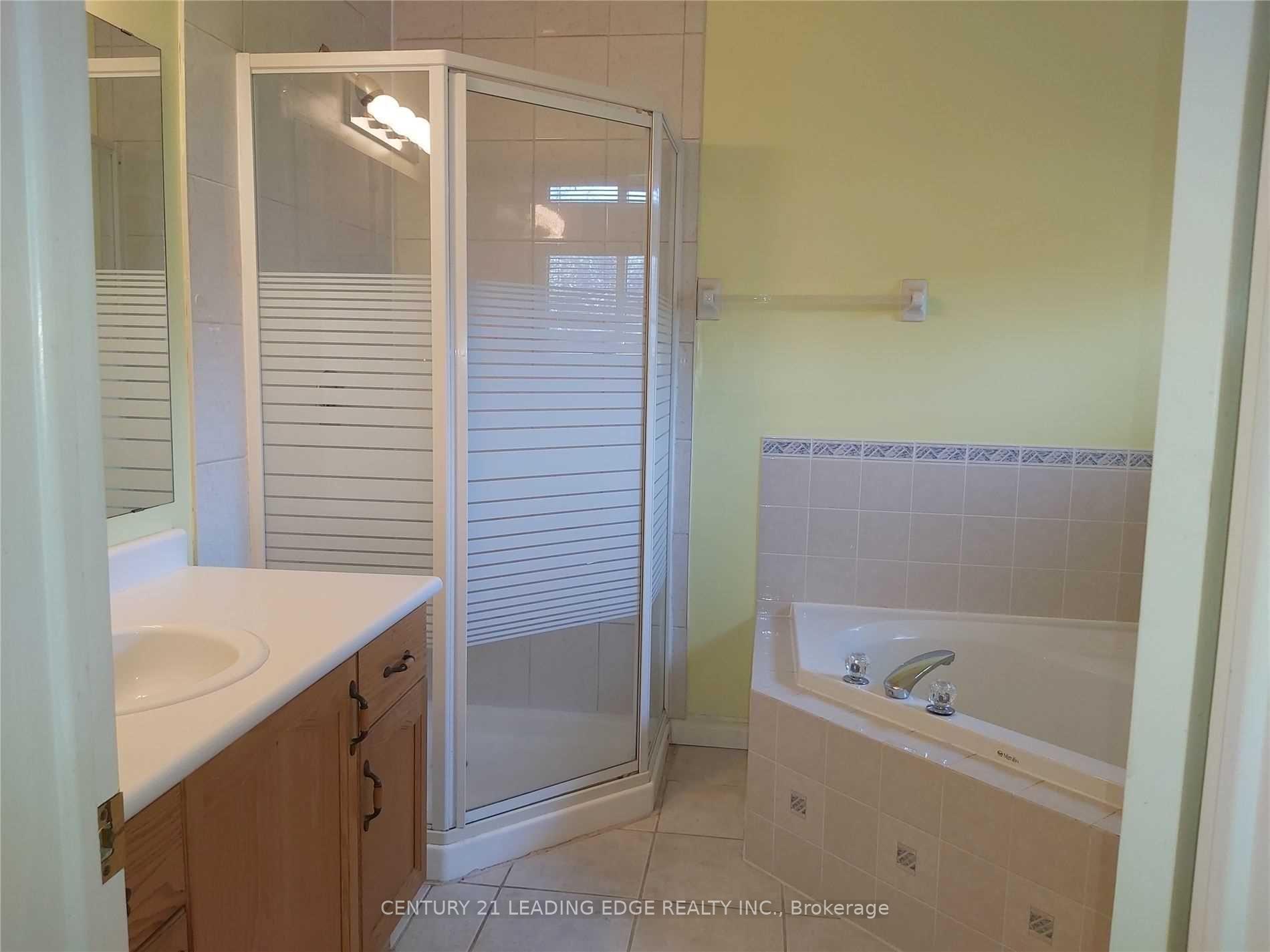 Photo 13 of 39 Stagemaster Crescent, Clarington, Courtice — HOMEH