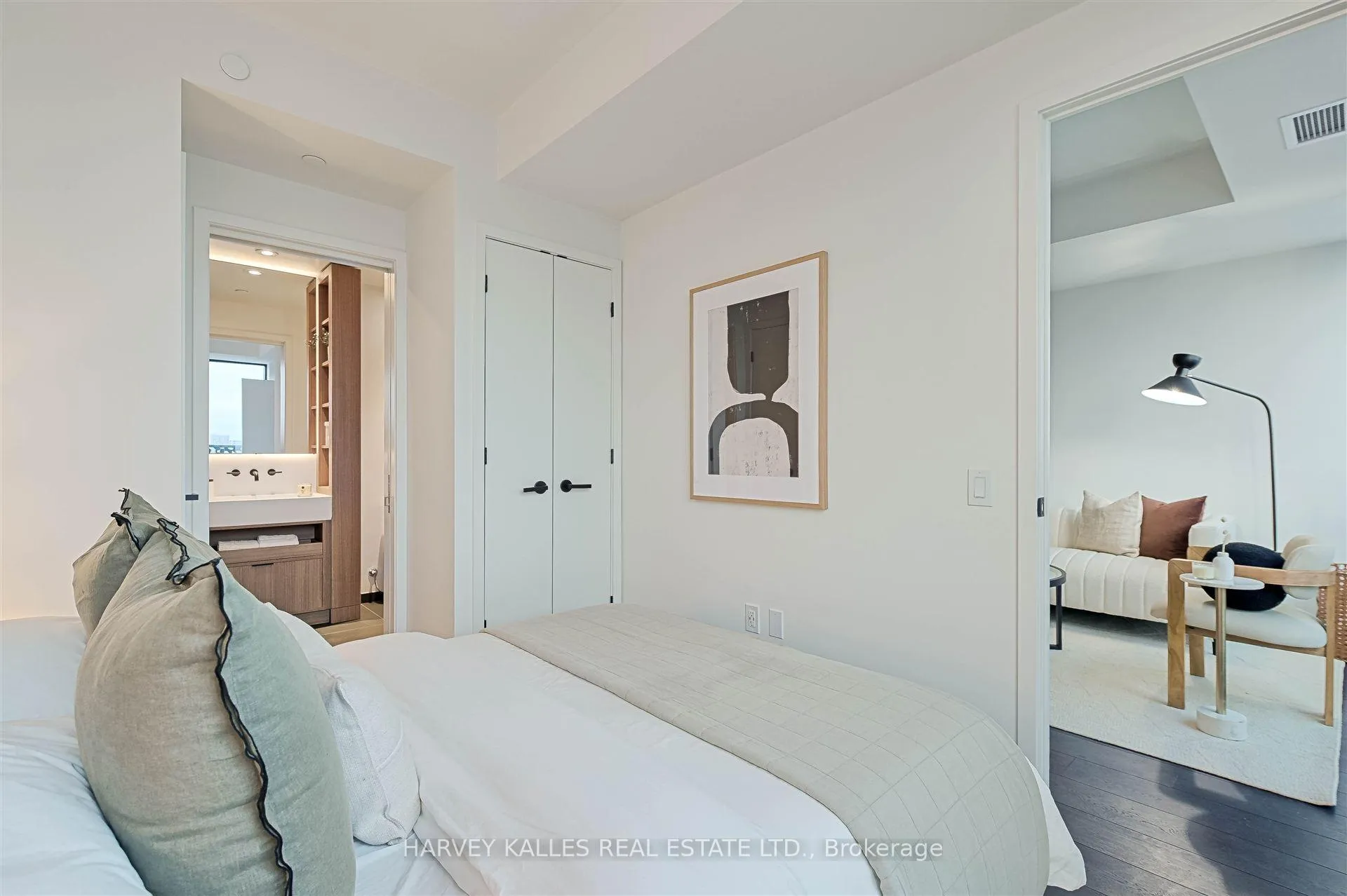 Photo 3 of Unit 4304, 55 Charles Street E, Toronto, Church-Yonge Corridor — HOMEH
