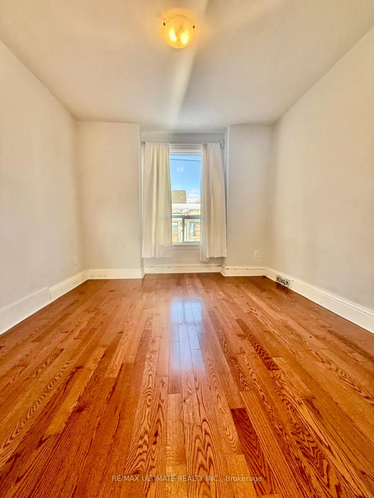 Photo 3 of 264 Cannon Street E, Hamilton, Landsdale — HOMEH