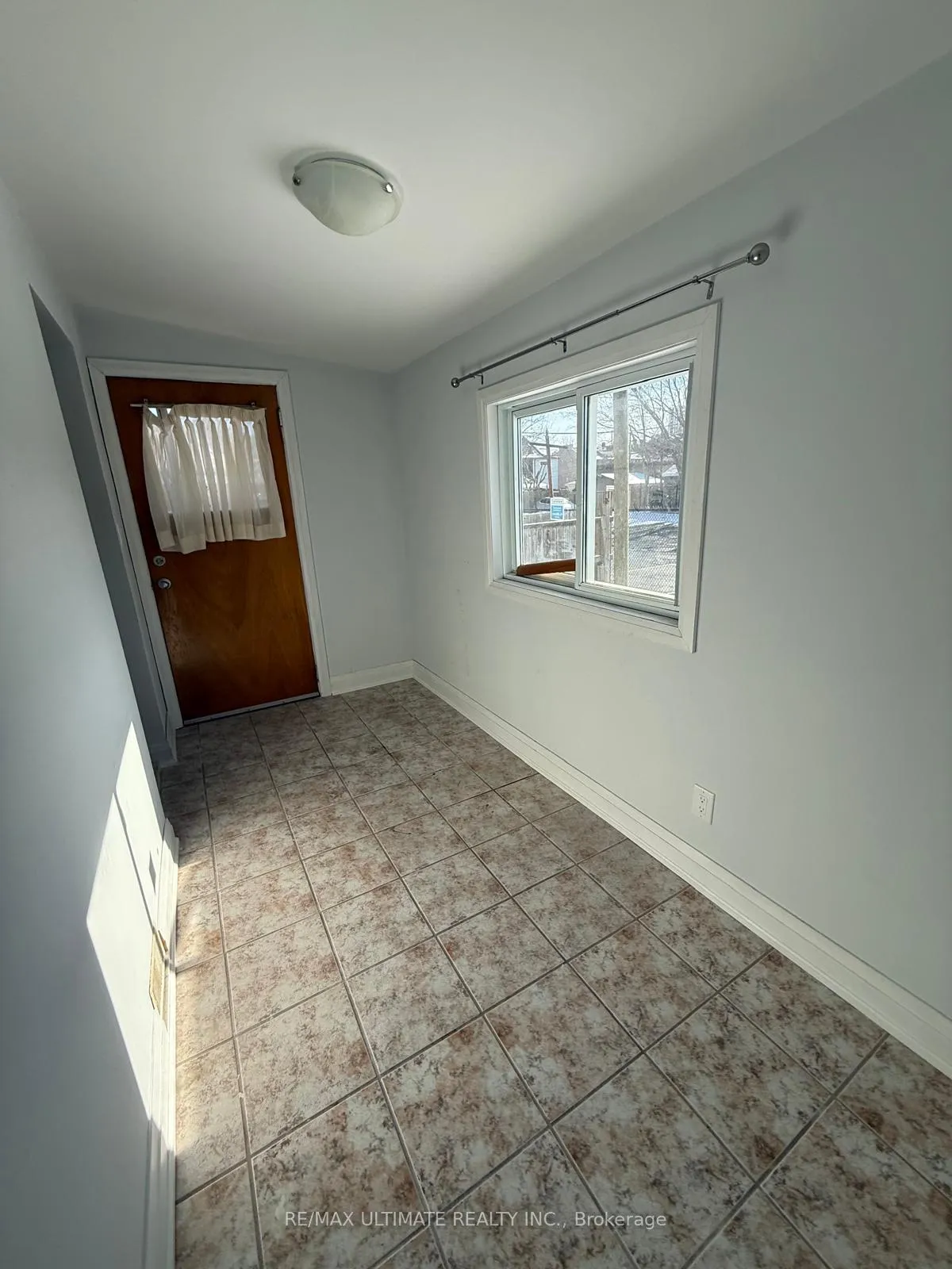 Photo 10 of 264 Cannon Street E, Hamilton, Landsdale — HOMEH