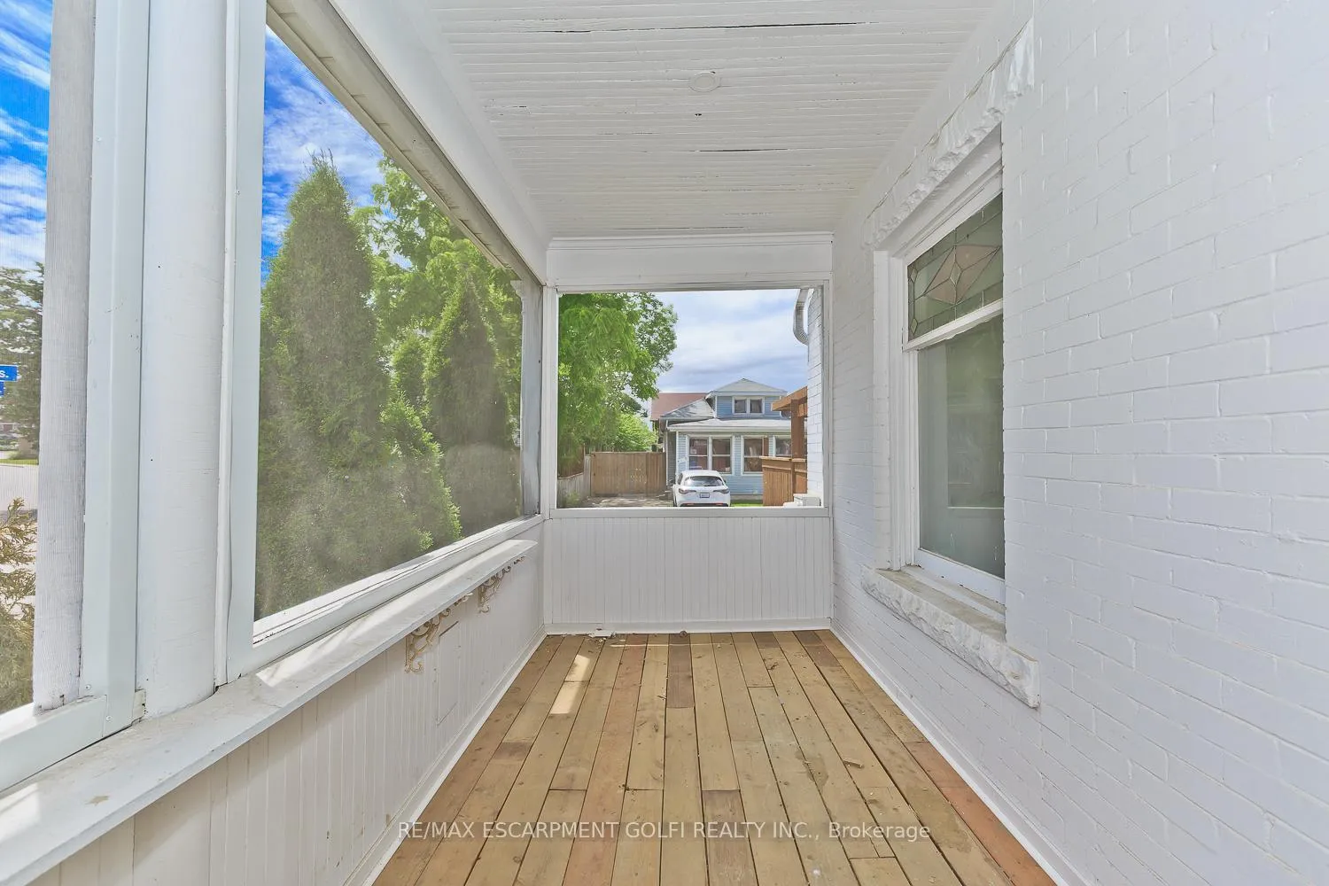 Photo 4 of 4743 Ryerson Crescent, Niagara Falls, Downtown — HOMEH