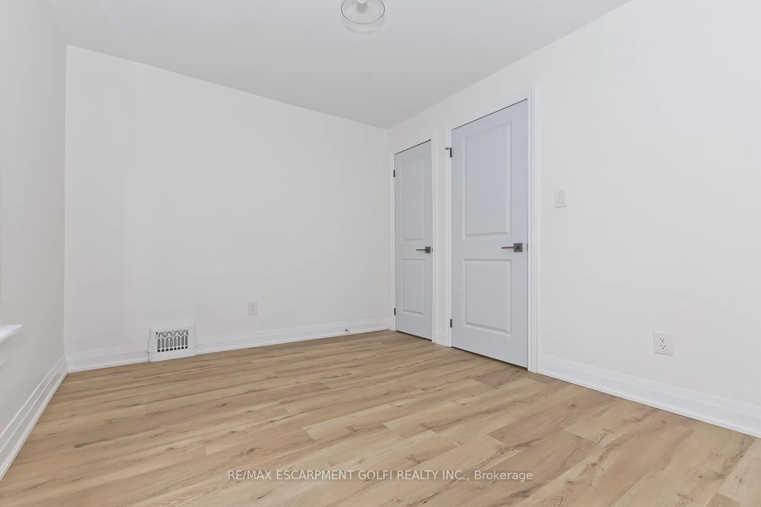 Photo 20 of 4743 Ryerson Crescent, Niagara Falls, Downtown — HOMEH