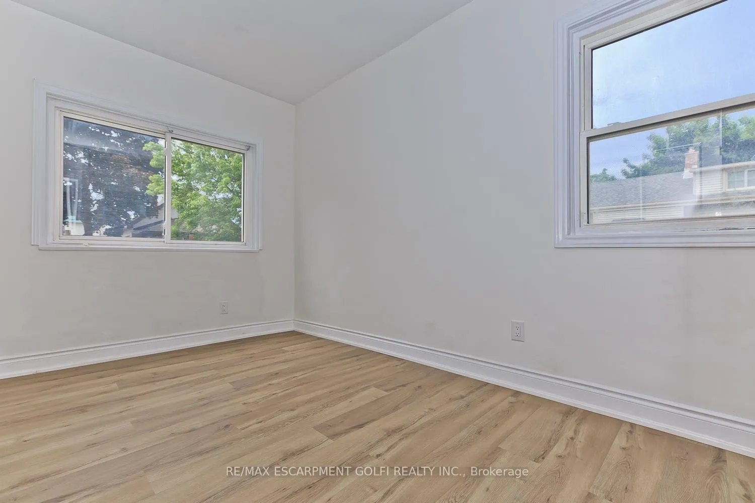 Photo 25 of 4743 Ryerson Crescent, Niagara Falls, Downtown — HOMEH