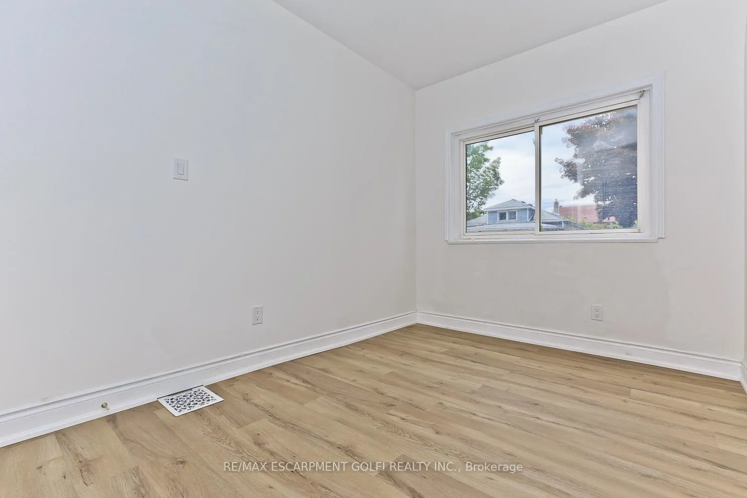 Photo 27 of 4743 Ryerson Crescent, Niagara Falls, Downtown — HOMEH
