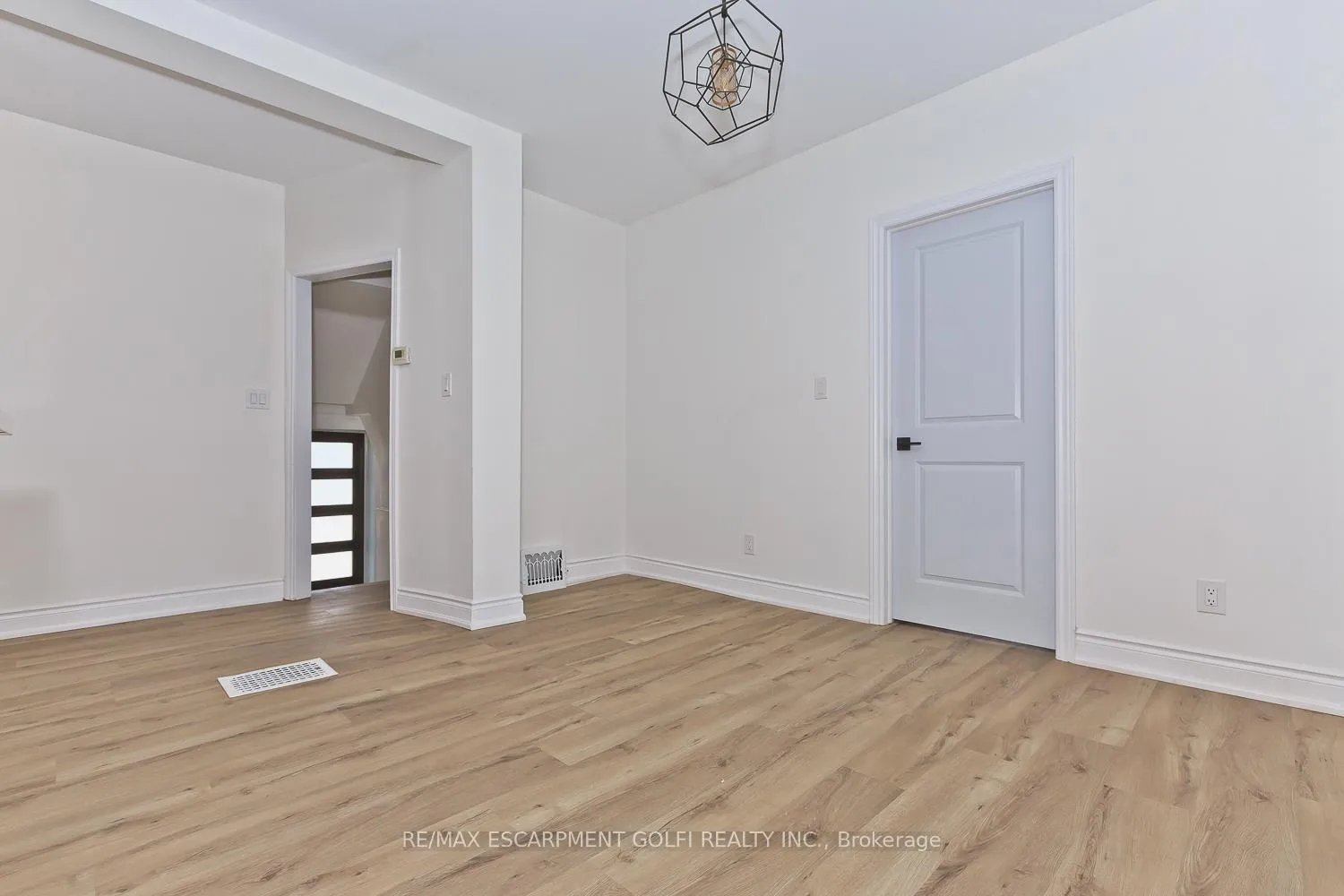 Photo 32 of 4743 Ryerson Crescent, Niagara Falls, Downtown — HOMEH
