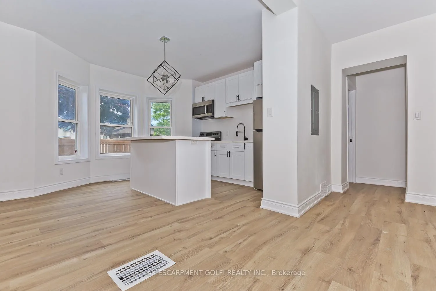 Photo 36 of 4743 Ryerson Crescent, Niagara Falls, Downtown — HOMEH