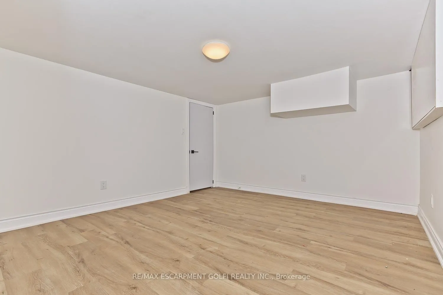 Photo 41 of 4743 Ryerson Crescent, Niagara Falls, Downtown — HOMEH