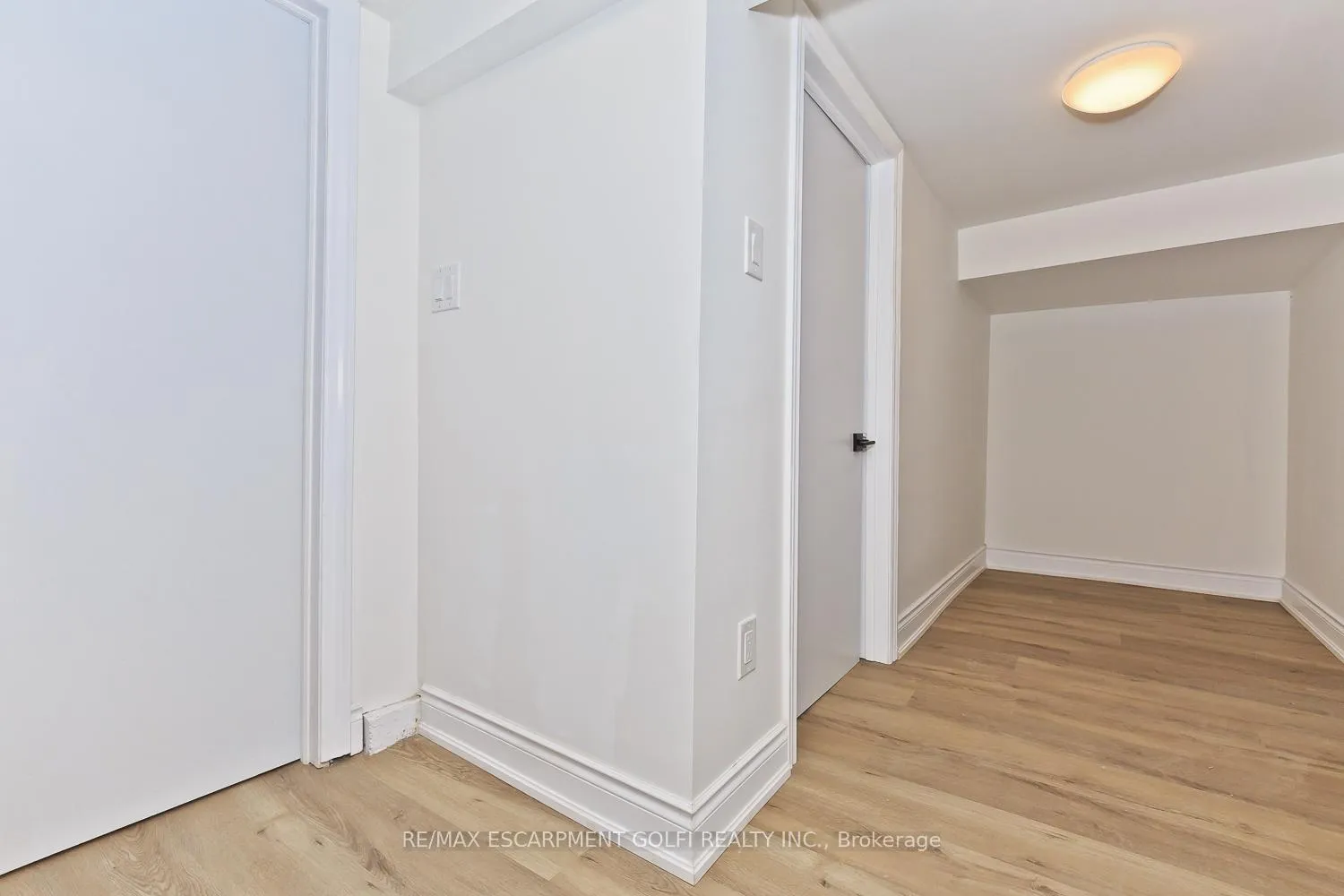 Photo 42 of 4743 Ryerson Crescent, Niagara Falls, Downtown — HOMEH