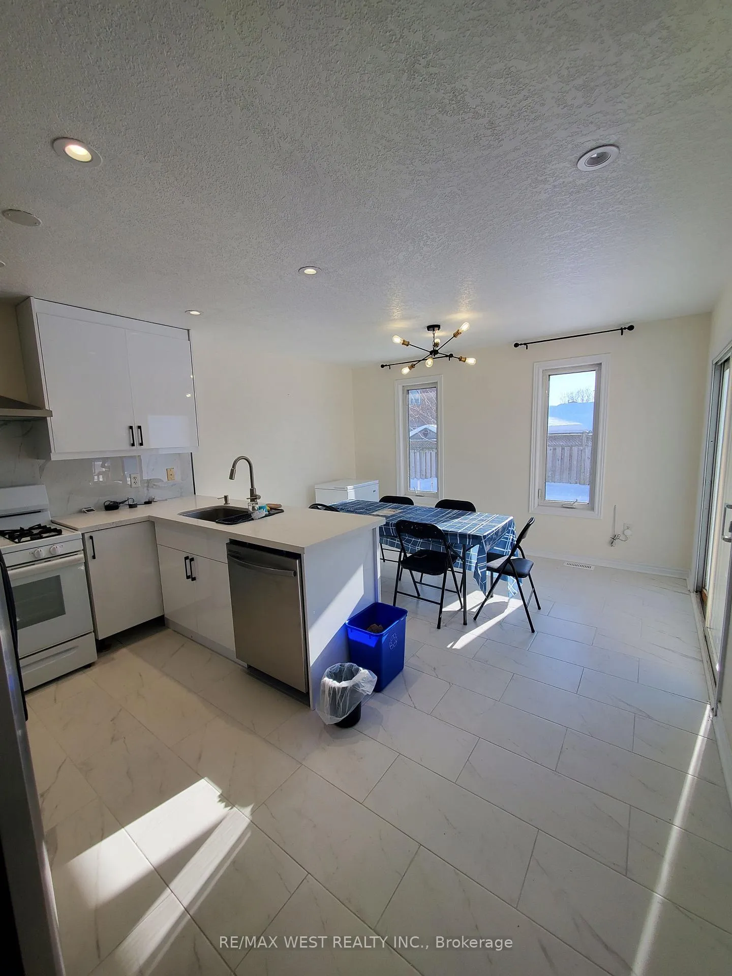 Photo 4 of Unit Upper Level Room, 369 Georgian Drive, Barrie, Georgian Drive — HOMEH