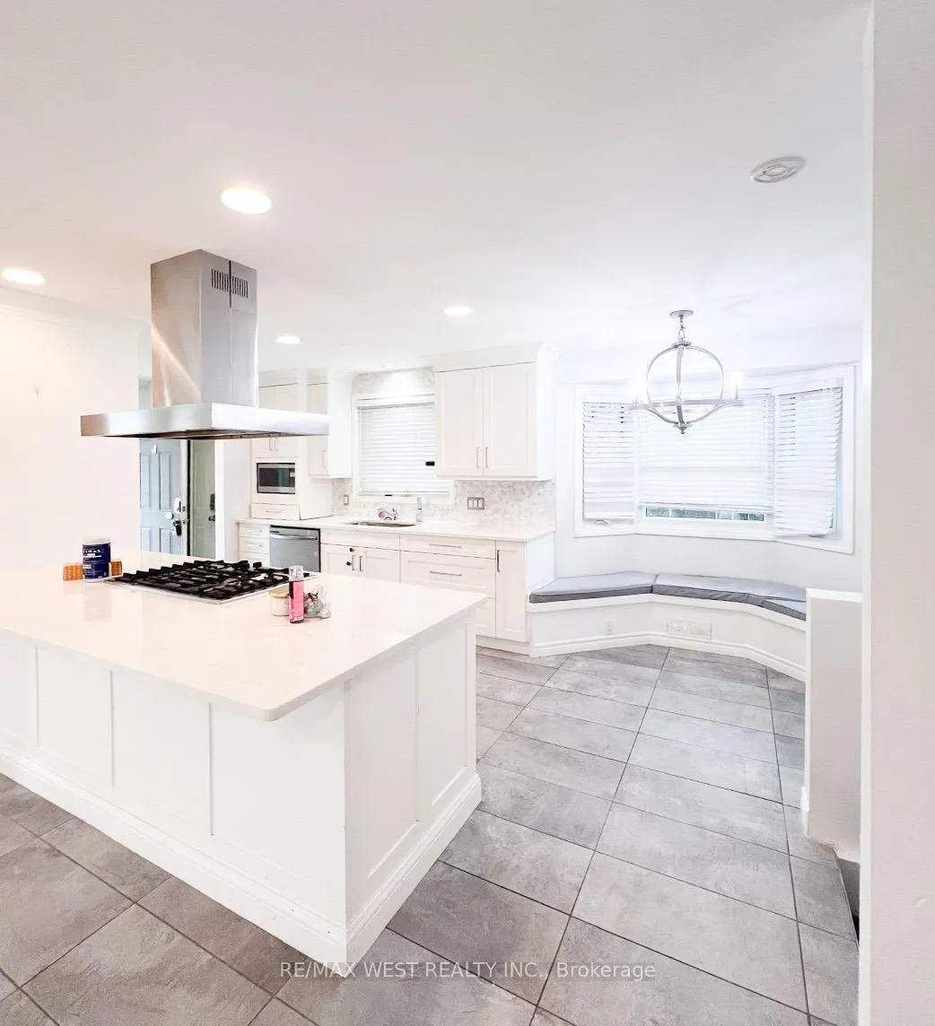 Photo 5 of 13050 St Thomas Street, Tecumseh — HOMEH