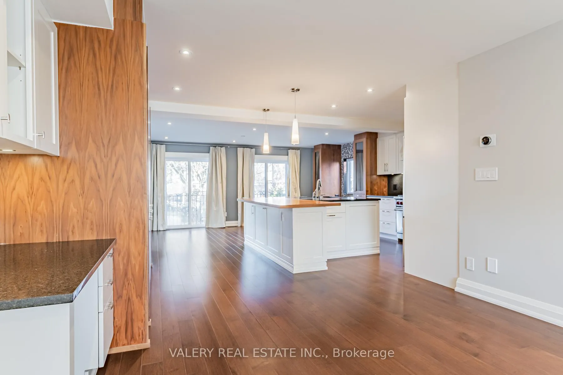 Photo 5 of 30 Bernice Avenue, Toronto, Rockcliffe-Smythe — HOMEH